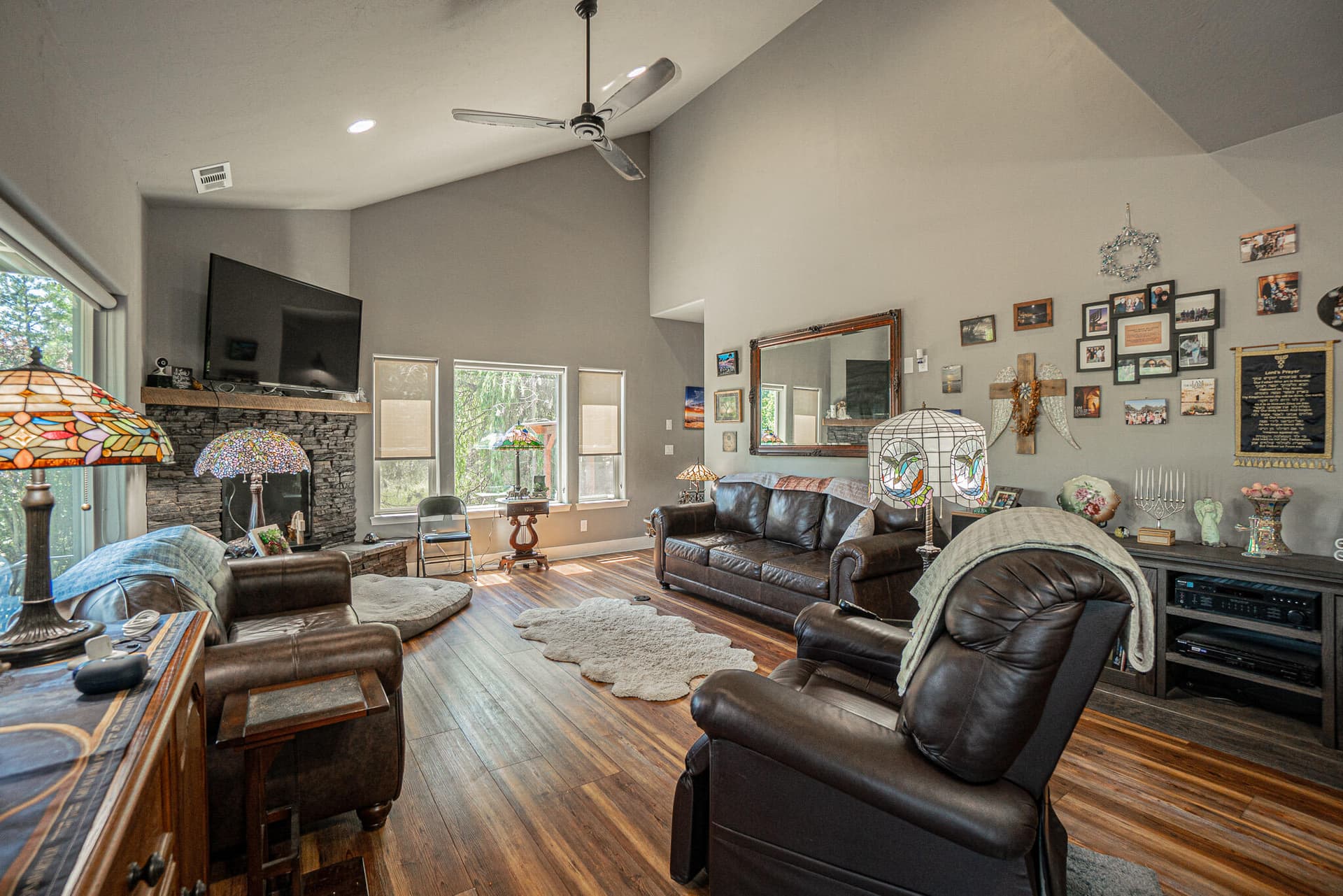 DSC07649-HDR. Photo 3 of 27, 122 NW Rook Drive, Grants Pass, OR 97526