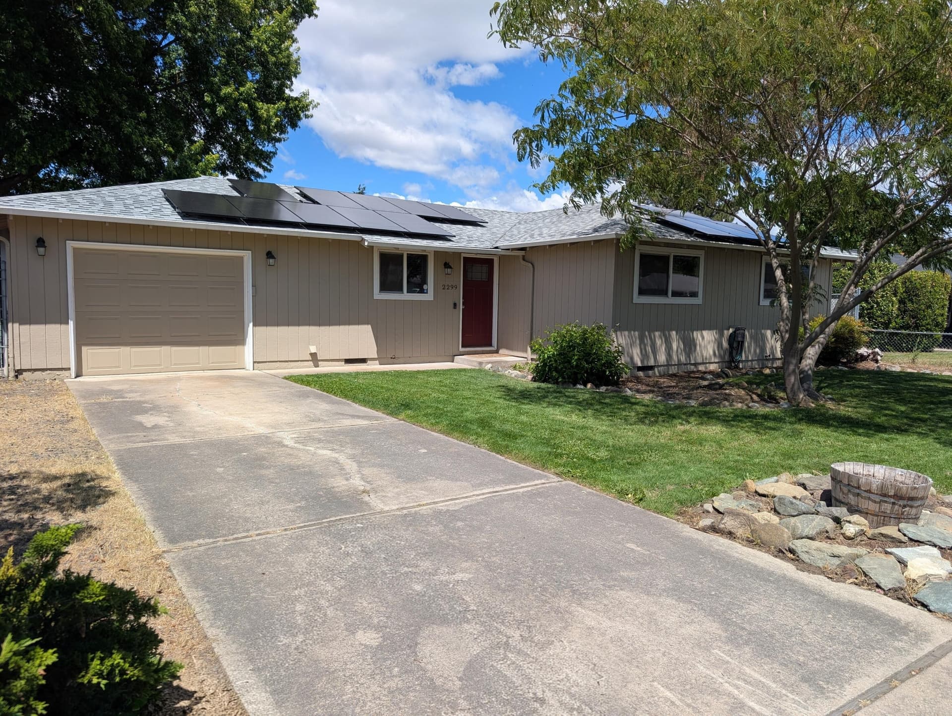 Main front of house. Photo 1 of 18, 2299 Delta Waters Road, Medford, OR 97504