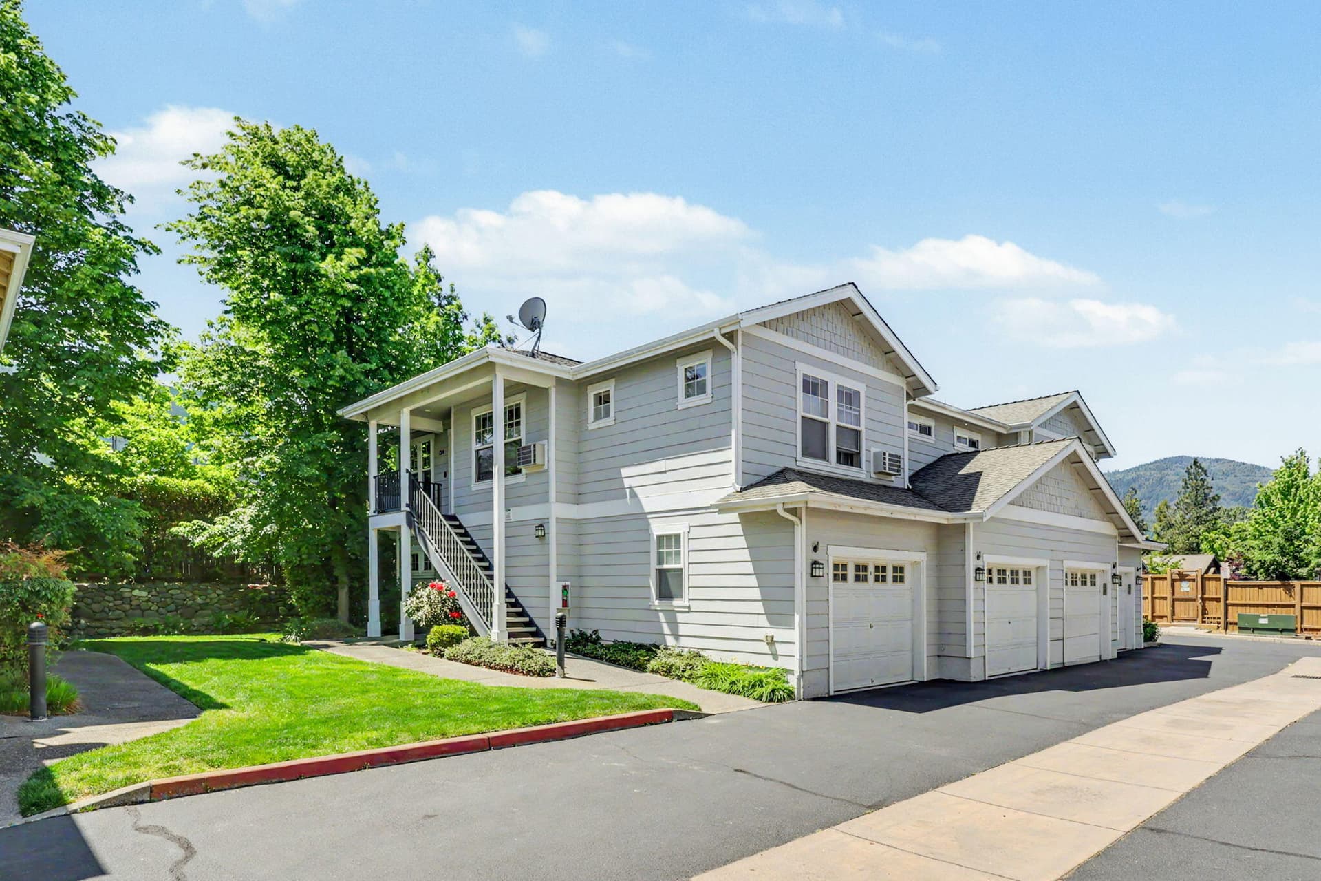 ApxMD00001. Photo 1 of 32, 2214 McCall Drive, Ashland, OR 97520