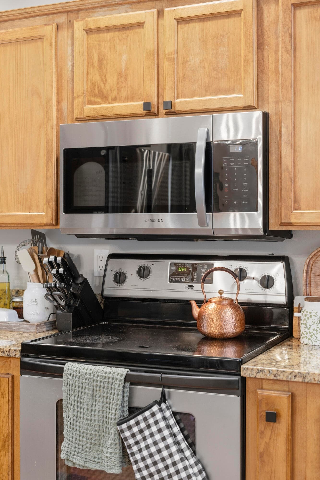 11-Kitchen. Photo 5 of 53, 149112 Auderine Circle, La Pine, OR 97739