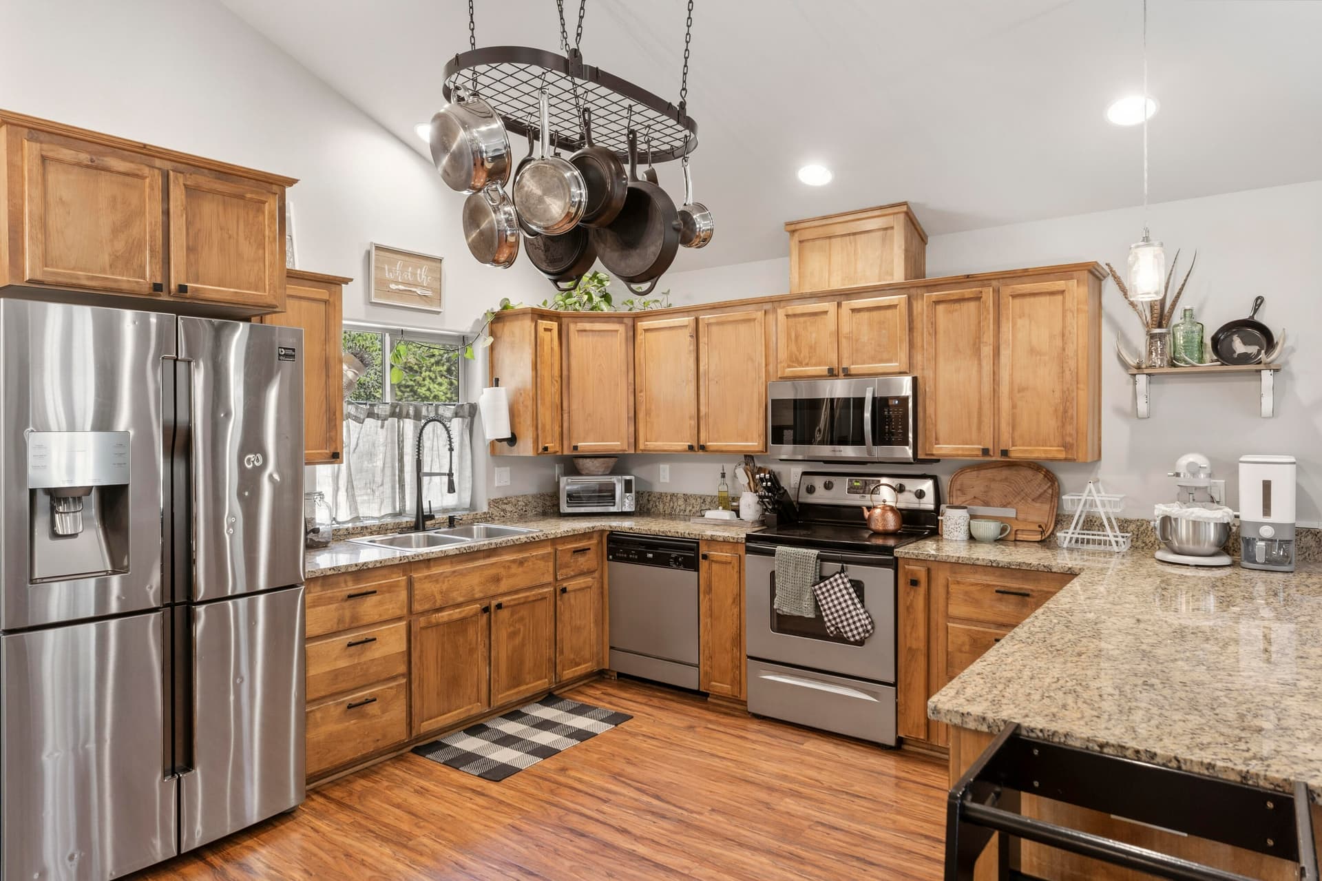 09-Kitchen. Photo 4 of 53, 149112 Auderine Circle, La Pine, OR 97739