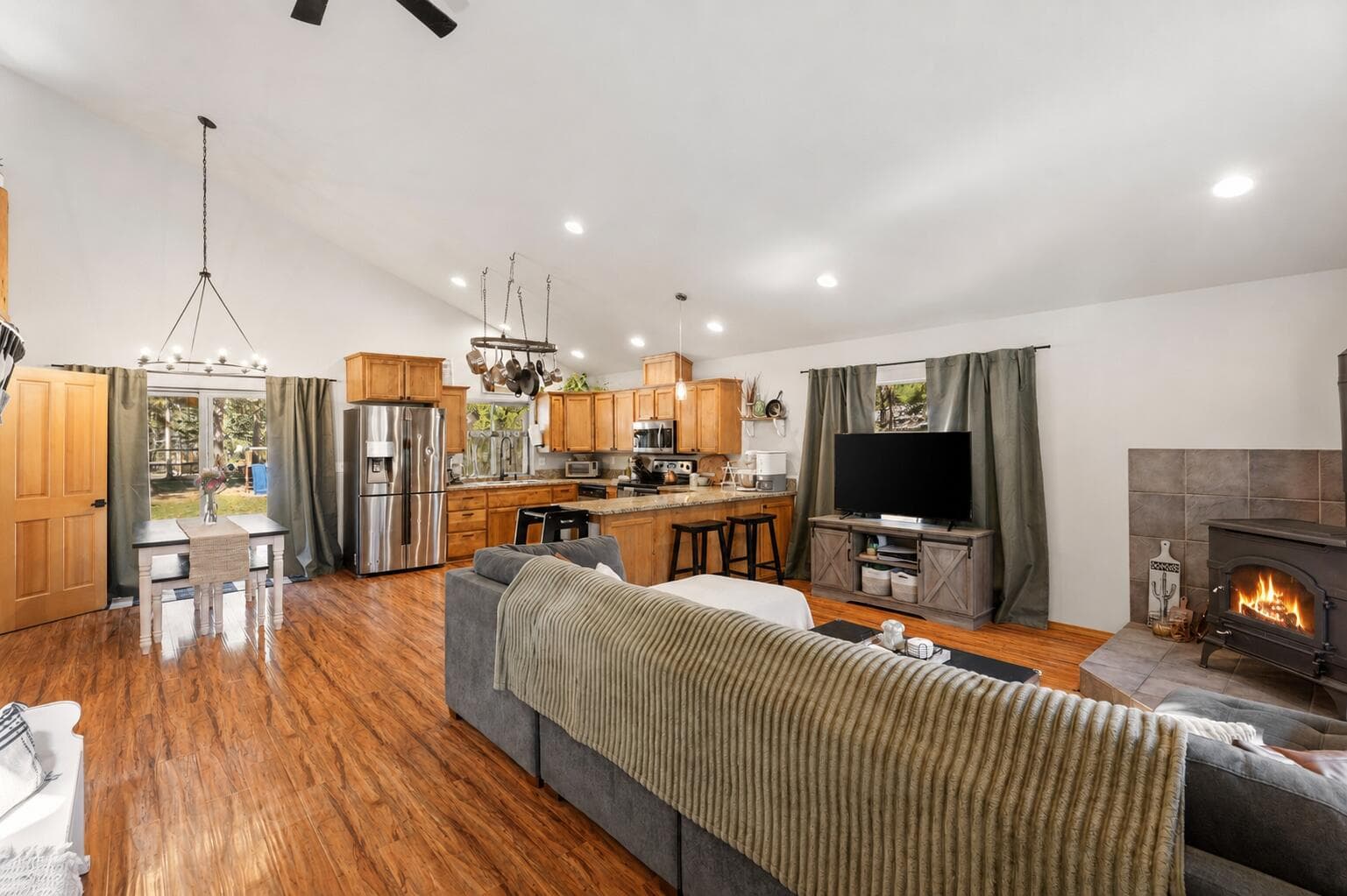 Living area. Photo 3 of 53, 149112 Auderine Circle, La Pine, OR 97739