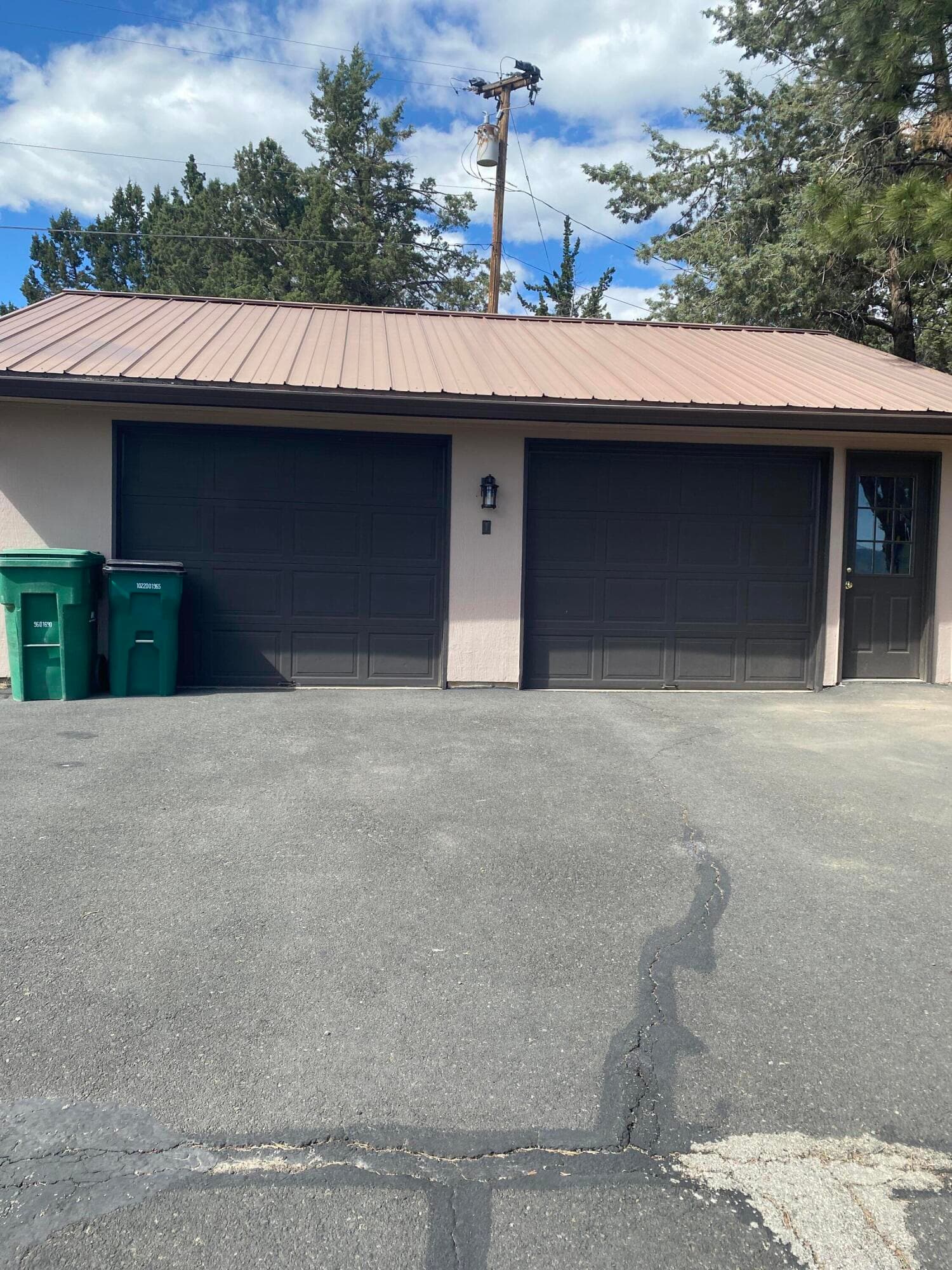 image Carol Snyder (1). Photo 2 of 26, 3213 Country Lane, Klamath Falls, OR 97603