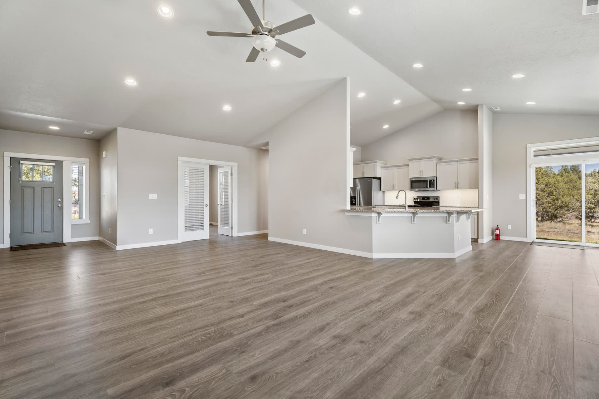 Living Room. Photo 5 of 37, 8932 SE Banta Lane, Prineville, OR 97754
