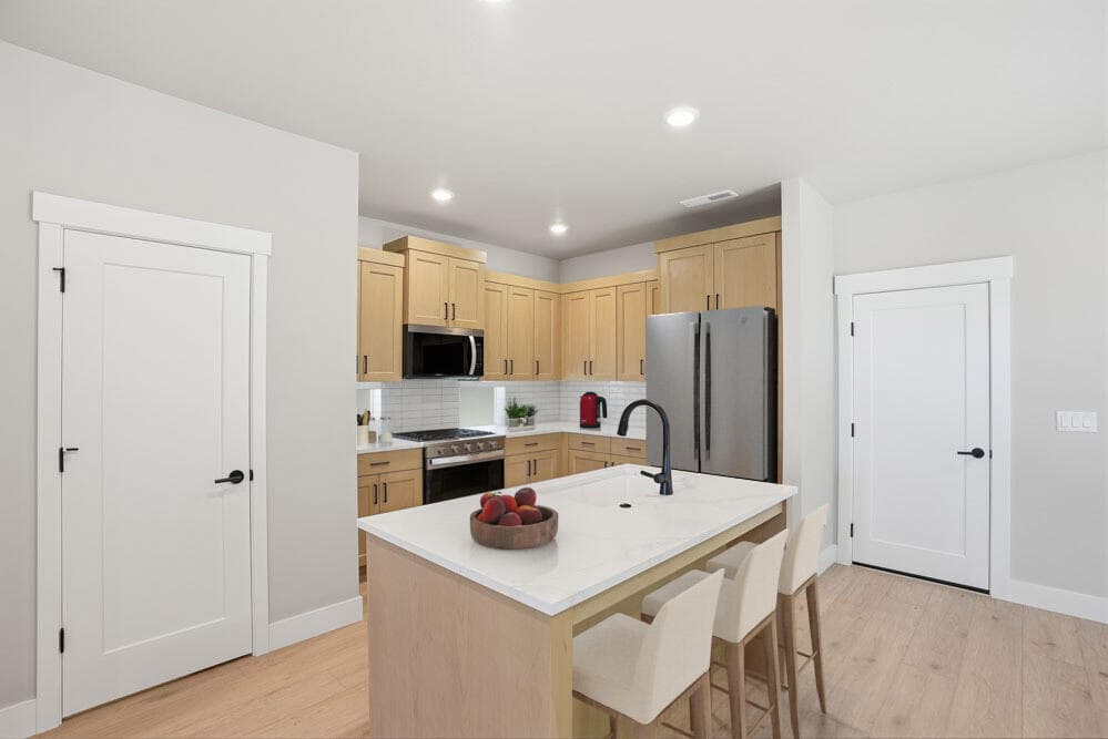 PT397-Paisley-E-Classic-Kitchen. Photo 4 of 18, 3863 NE Petrosa Avenue, Bend, OR 97701