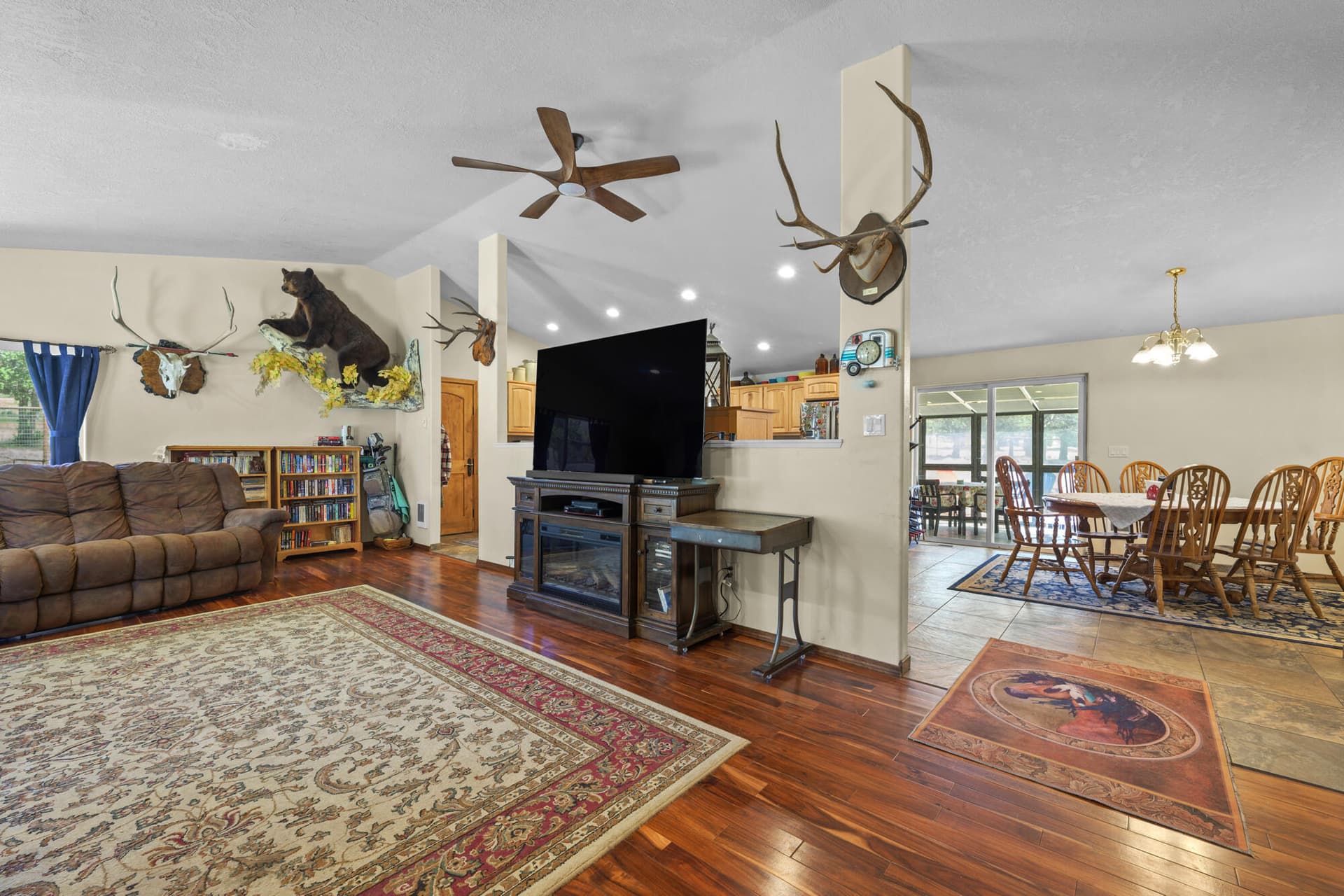 12186 SE Juniper Canyon Rd_ Prineville_. Photo 4 of 32, 12186 SE Juniper Canyon Road, Prineville, OR 97754