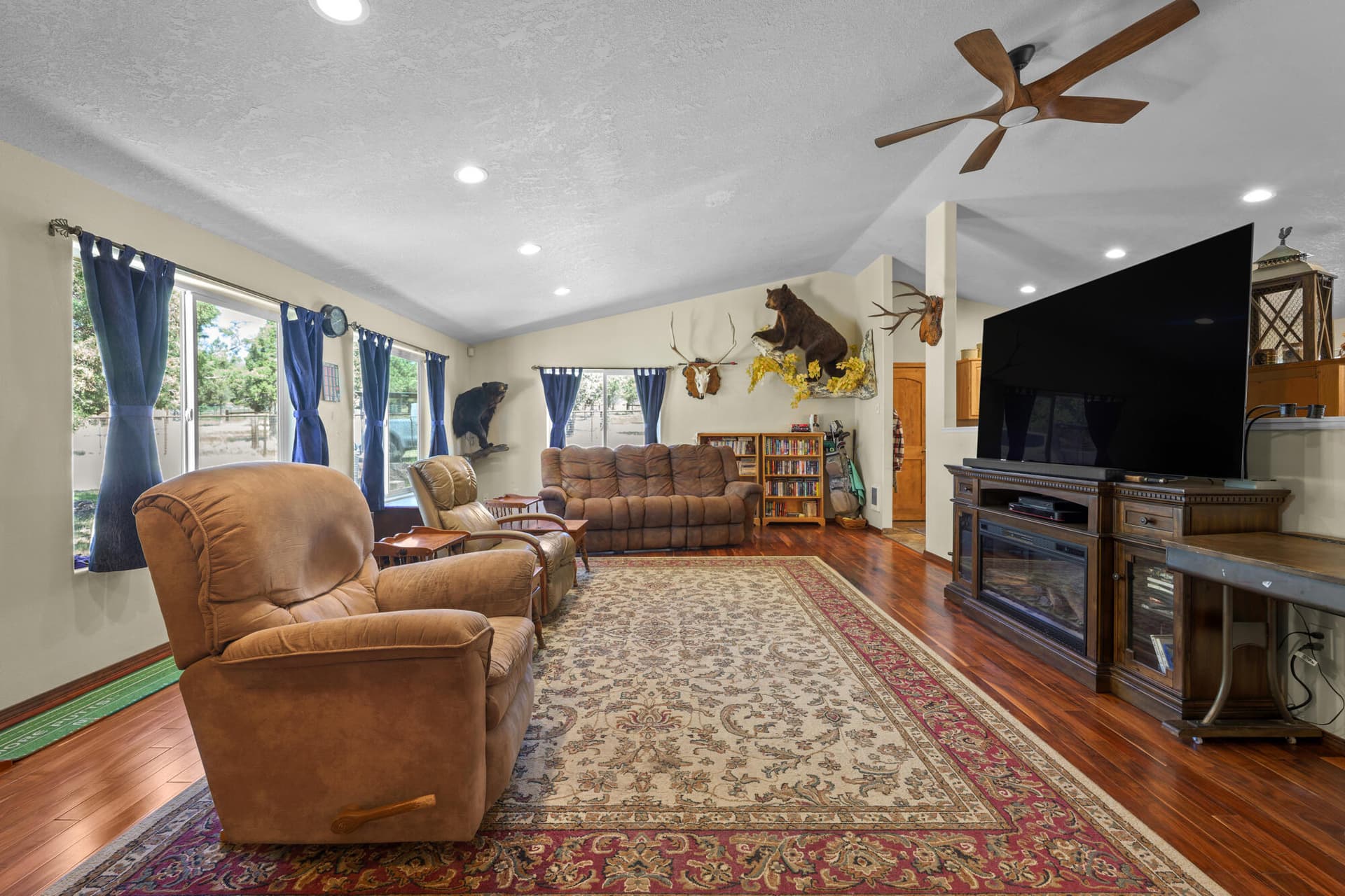 12186 SE Juniper Canyon Rd_ Prineville_. Photo 1 of 32, 12186 SE Juniper Canyon Road, Prineville, OR 97754