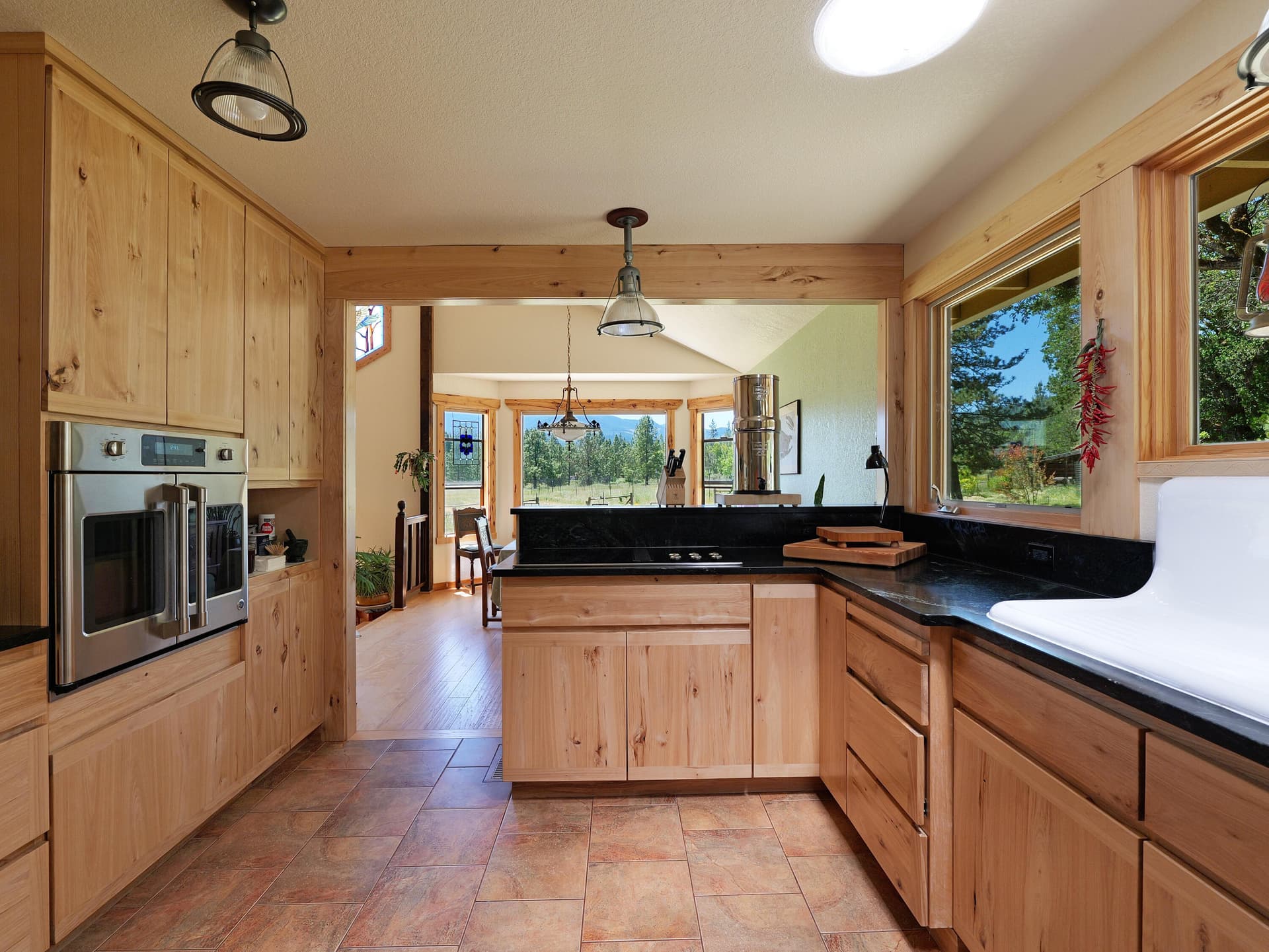 Kitchen. Photo 5 of 84, 335 Sheraton Drive, Williams, OR 97544