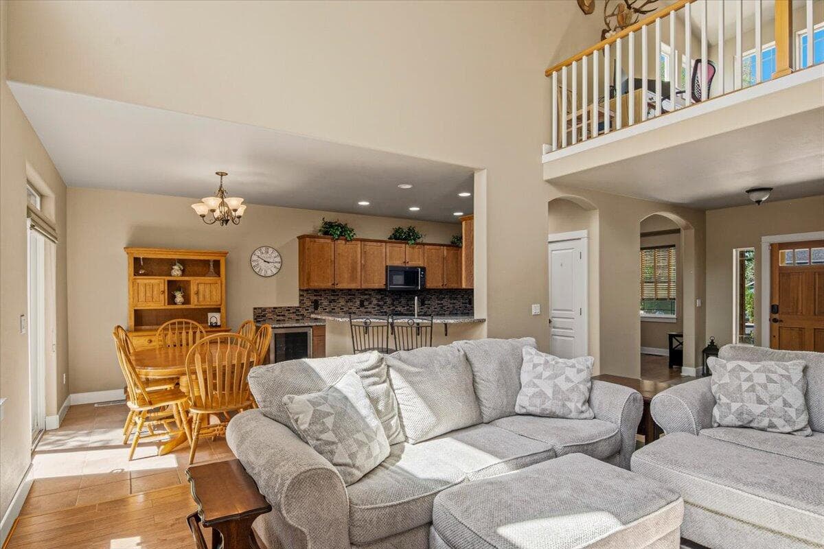 13-339 SW Rimrock Way, Redmond-13. Photo 4 of 26, 1339 SW Rimrock Way, Redmond, OR 97756