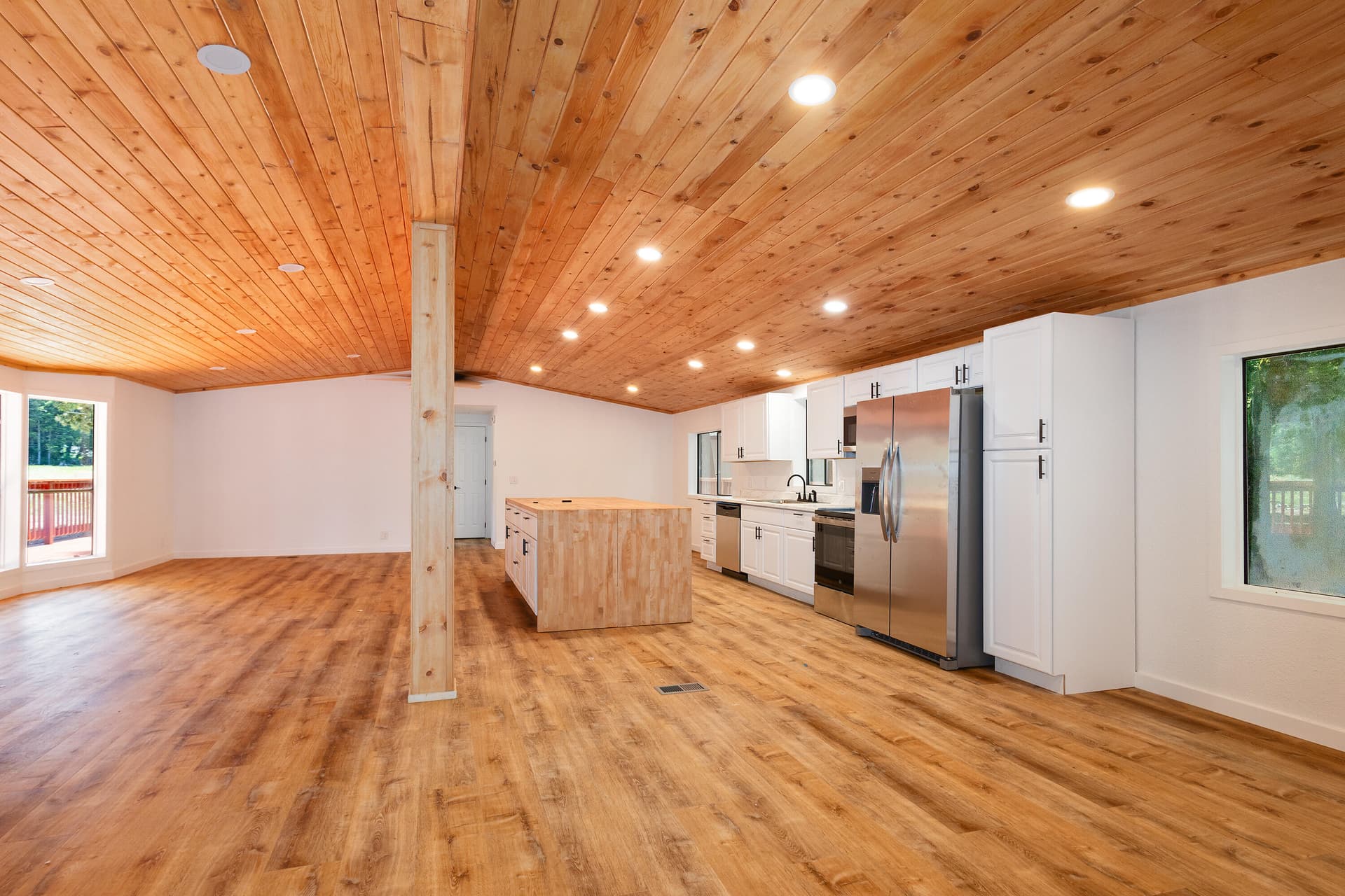 Kitchena. Photo 4 of 33, 601 Pinewood Way, Cave Junction, OR 97523