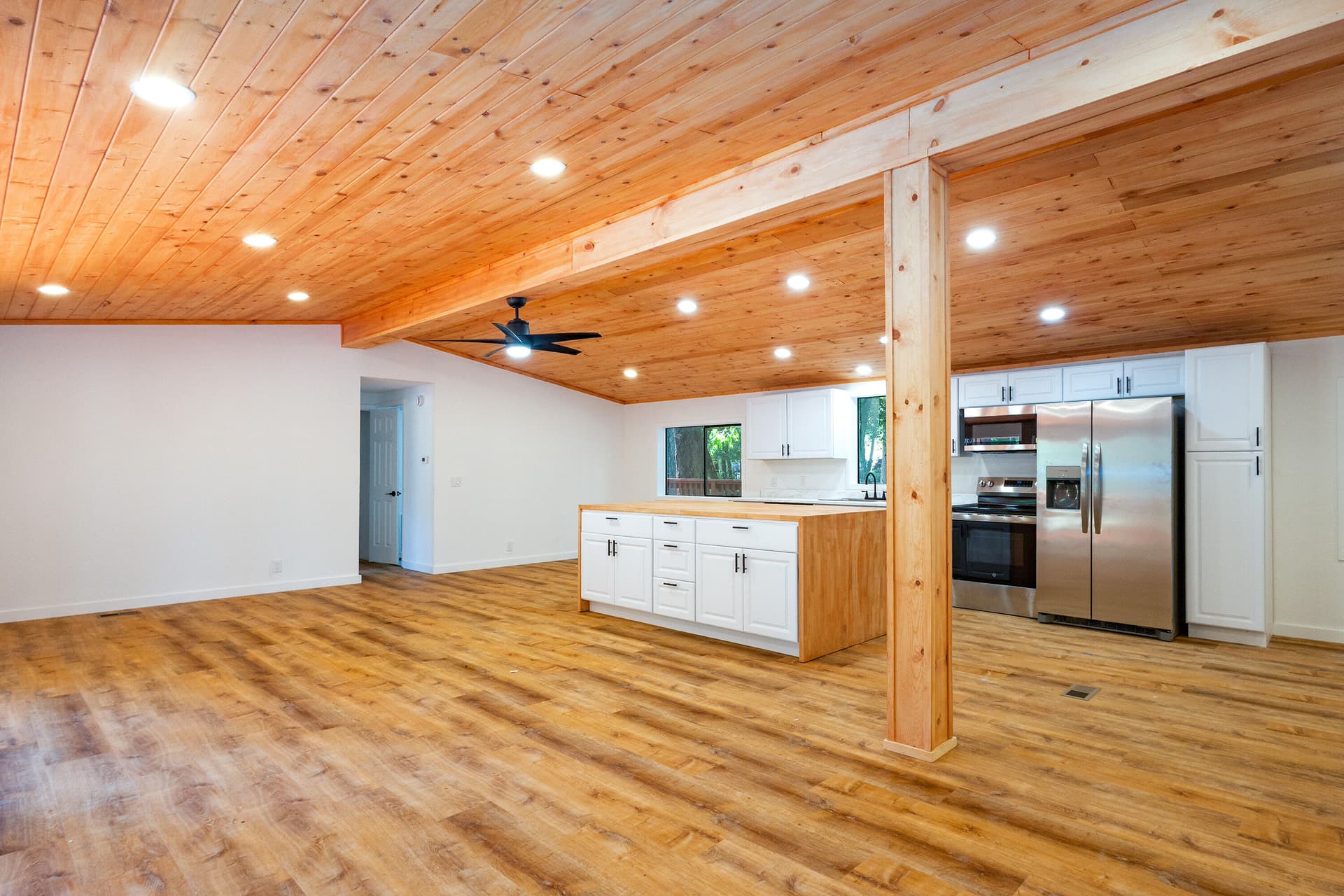 kitchenc. Photo 5 of 33, 601 Pinewood Way, Cave Junction, OR 97523