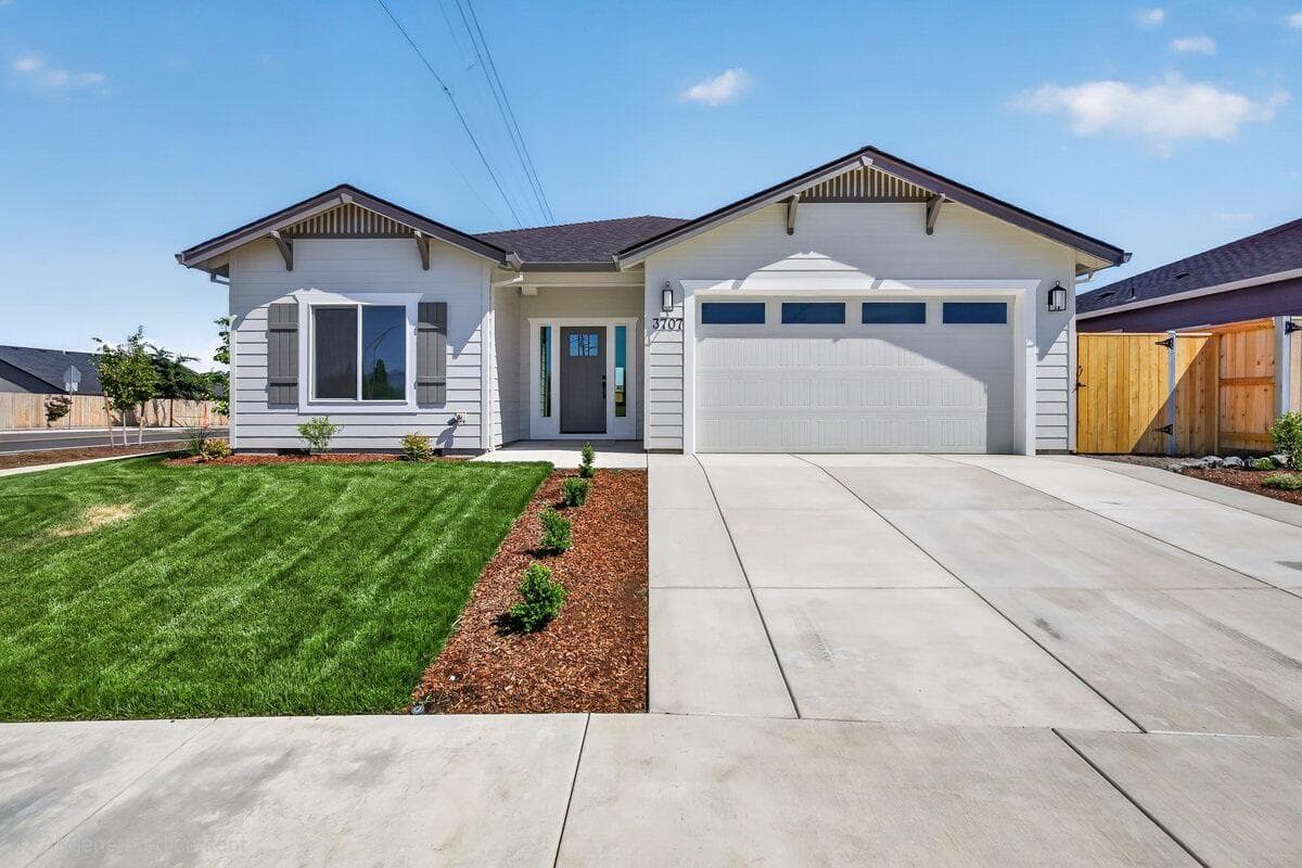 1 (1)(1). Photo 1 of 29, 3707 Ford Drive, Medford, OR 97504