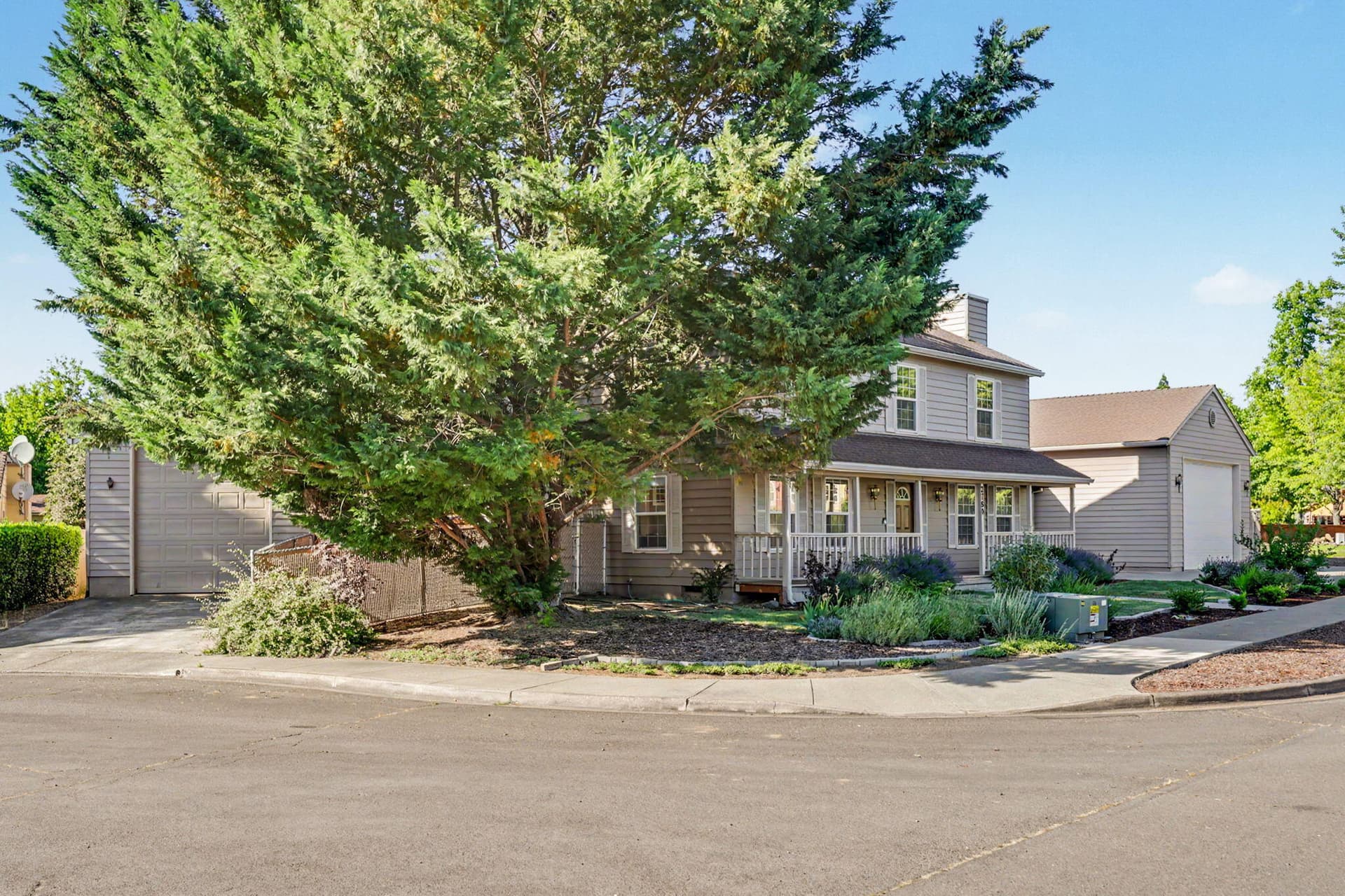 ApxSD00006. Photo 3 of 60, 2769 Stonebrook Drive, Medford, OR 97504