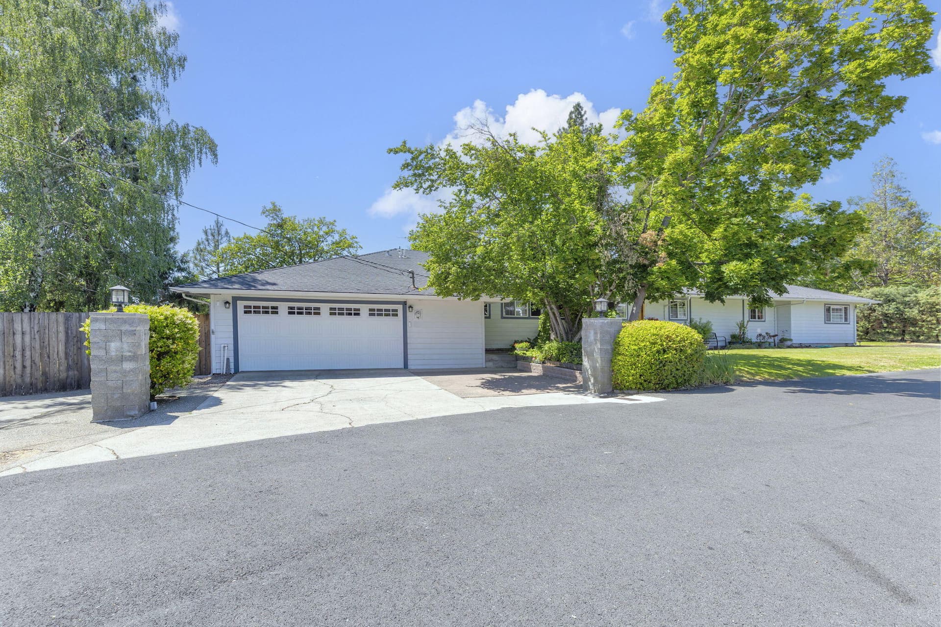 Front of House. Photo 4 of 46, 930 NE Wesley Lane, Grants Pass, OR 97526