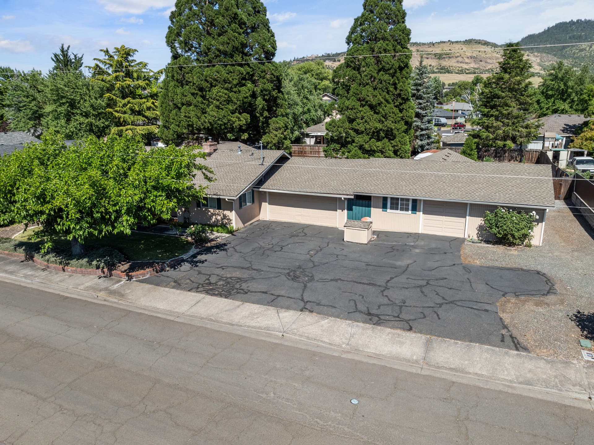 48_2930-bailey-ave-drone-09. Photo 4 of 54, 2930 Bailey Avenue, Medford, OR 97504