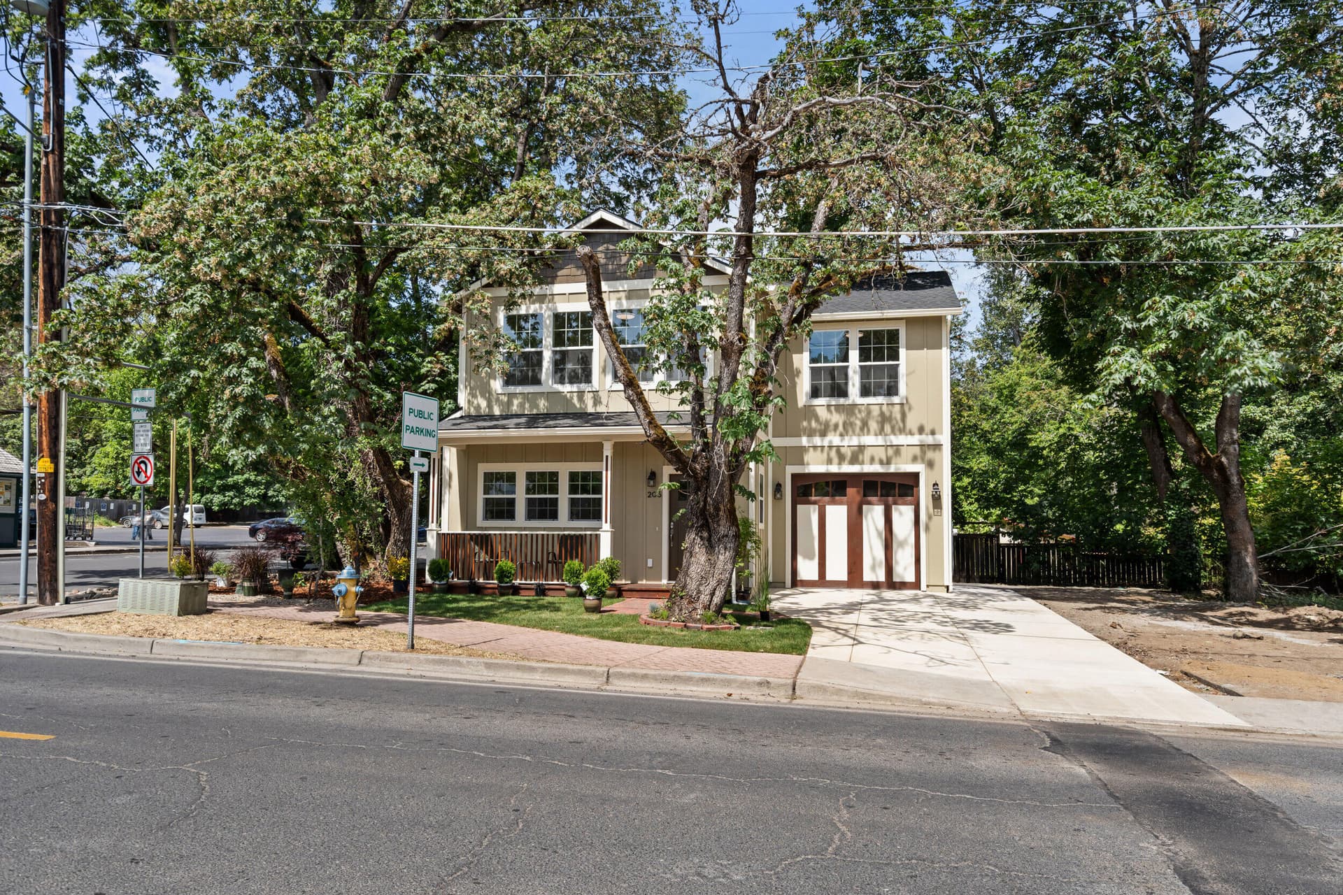 205 n oregon st-01. Photo 2 of 33, 205 N Oregon Street, Jacksonville, OR 97530