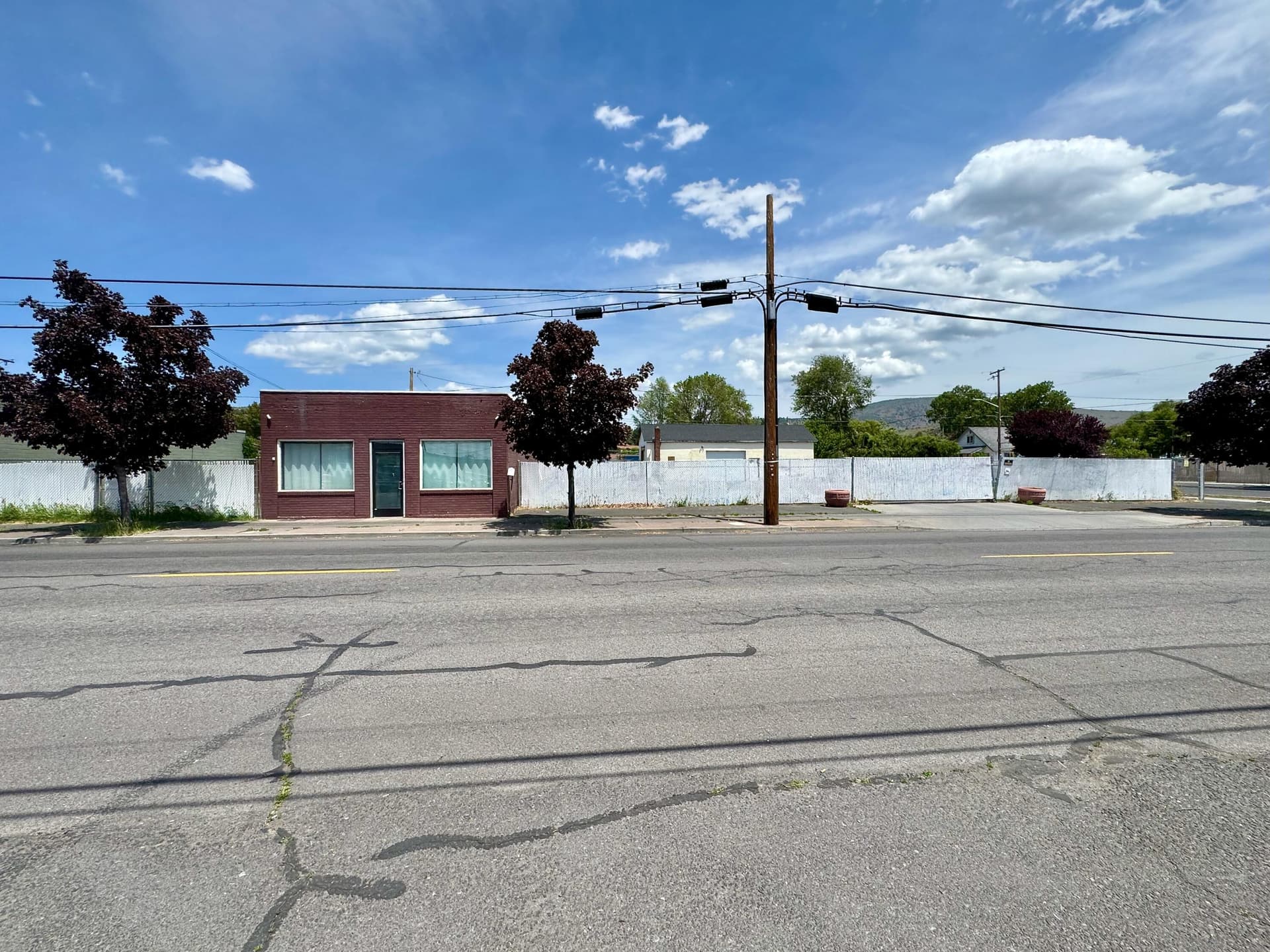 2. Photo 2 of 24, 253 E Main Street, Klamath Falls, OR 97601