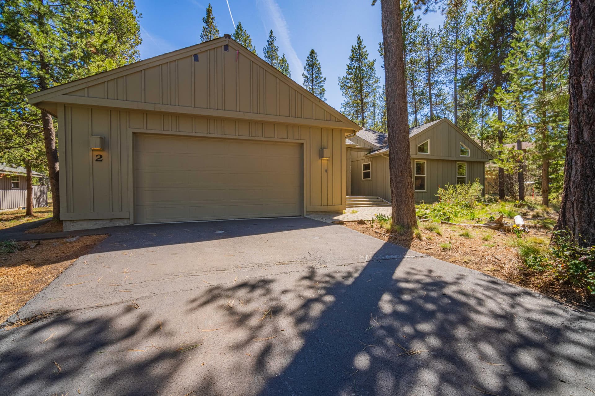 sunriver-home-two-car-garage. Photo 3 of 55, 57742 Wallowa Lane, Sunriver, OR 97707
