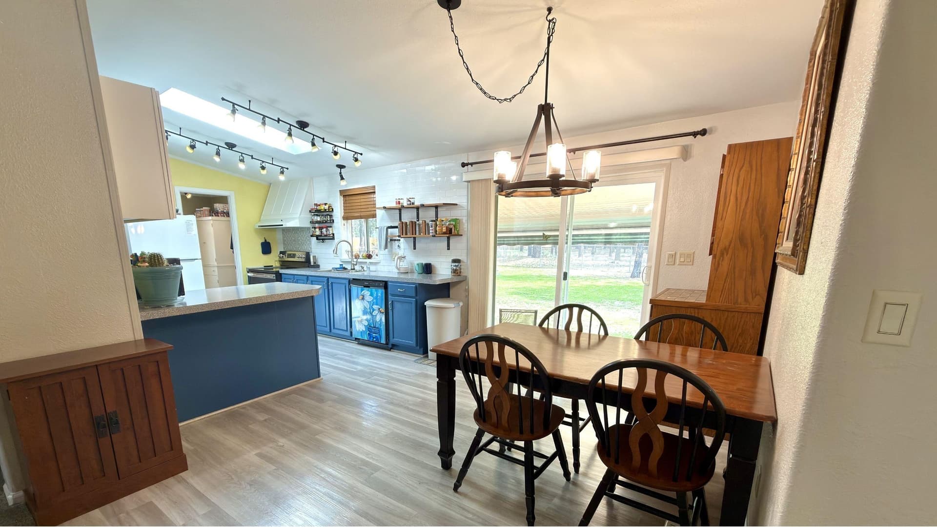 Kitchen and Dining. Photo 5 of 52, 17667 Penny Court, La Pine, OR 97739