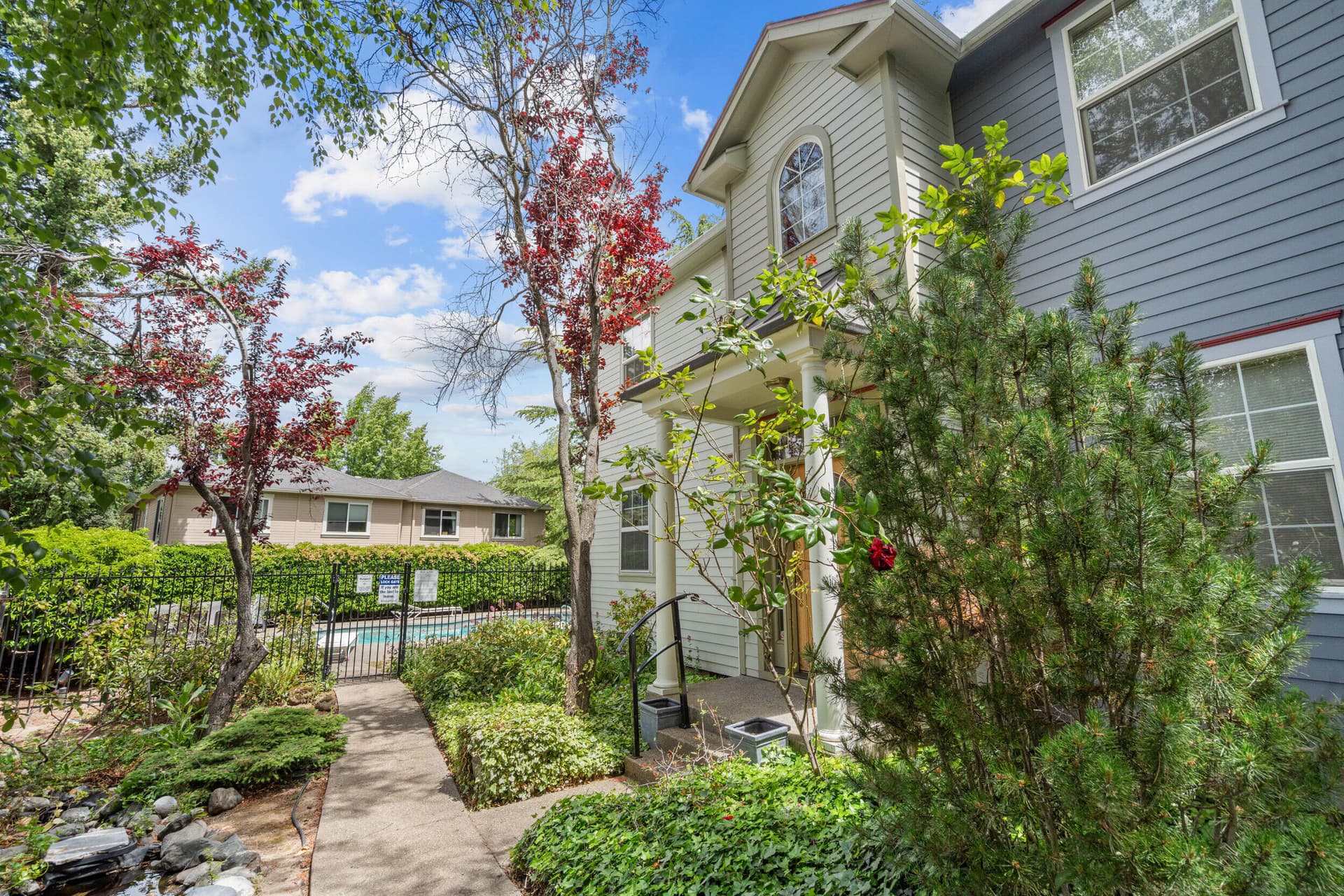 1_820 park st-02. Photo 4 of 30, 820 Park Street, Ashland, OR 97520
