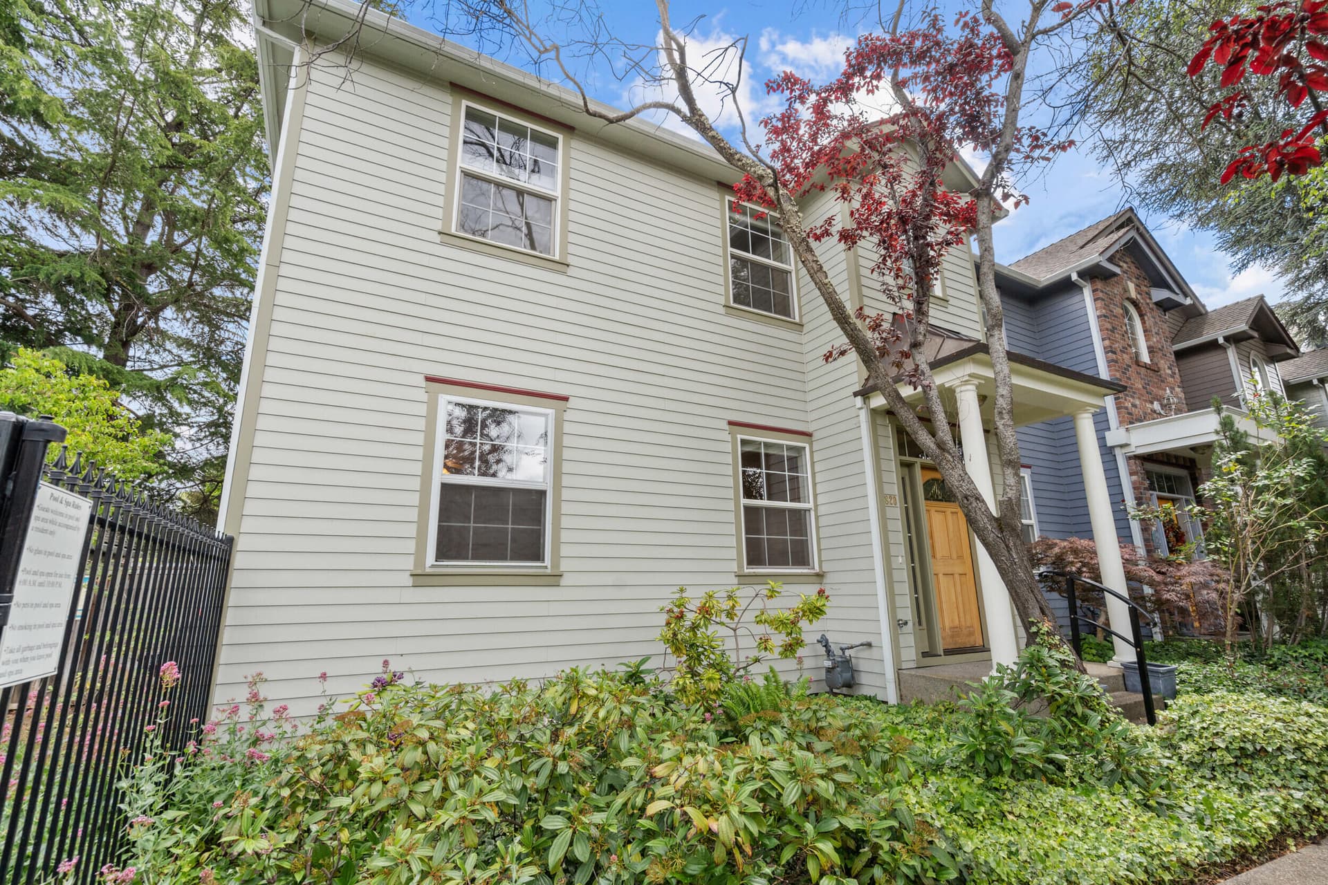 3_820 park st-03. Photo 2 of 30, 820 Park Street, Ashland, OR 97520