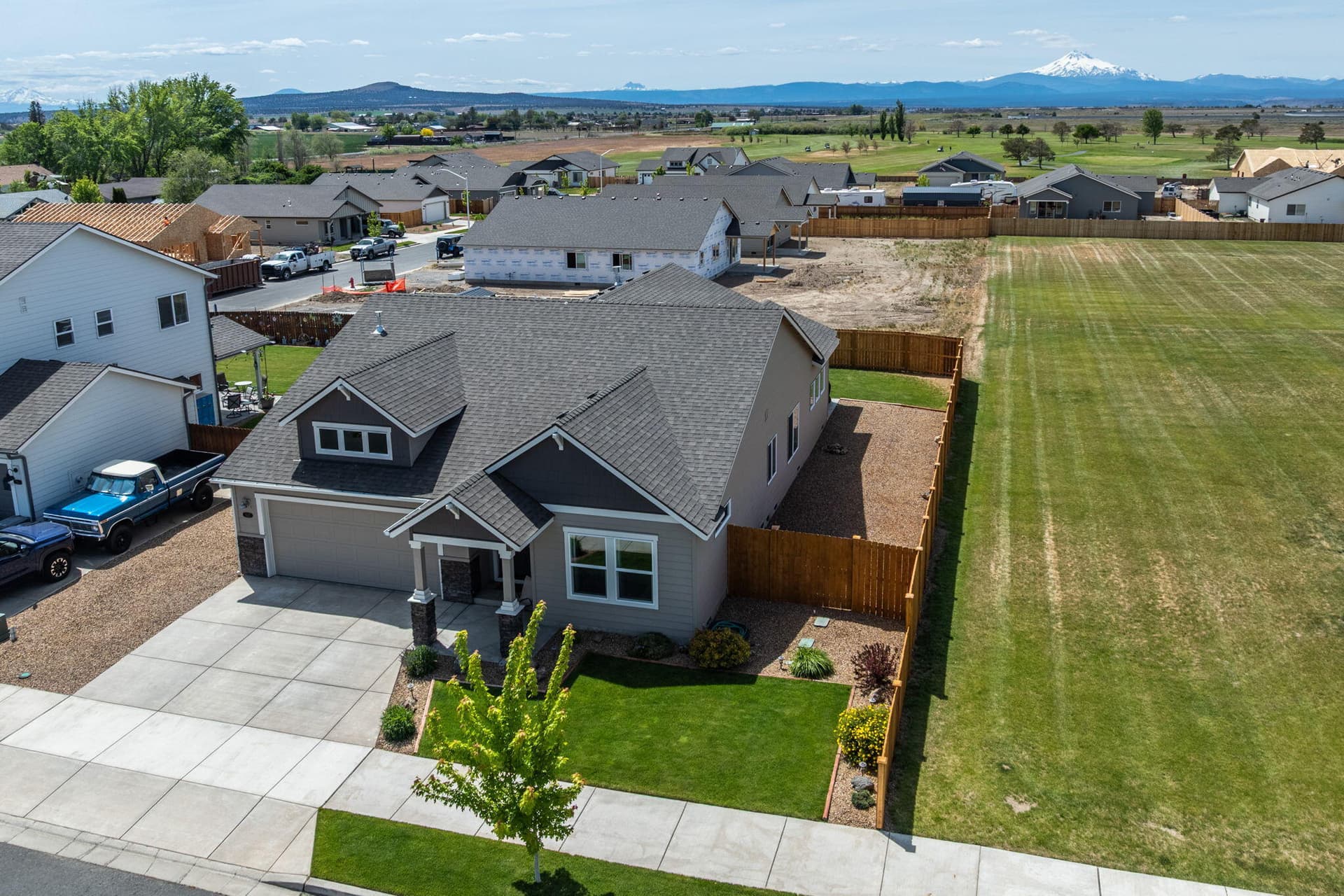 2026_05_18_70785_goldenrod_lot_sisters-5. Photo 2 of 35, 1132 NW Golf Course Drive, Madras, OR 97741