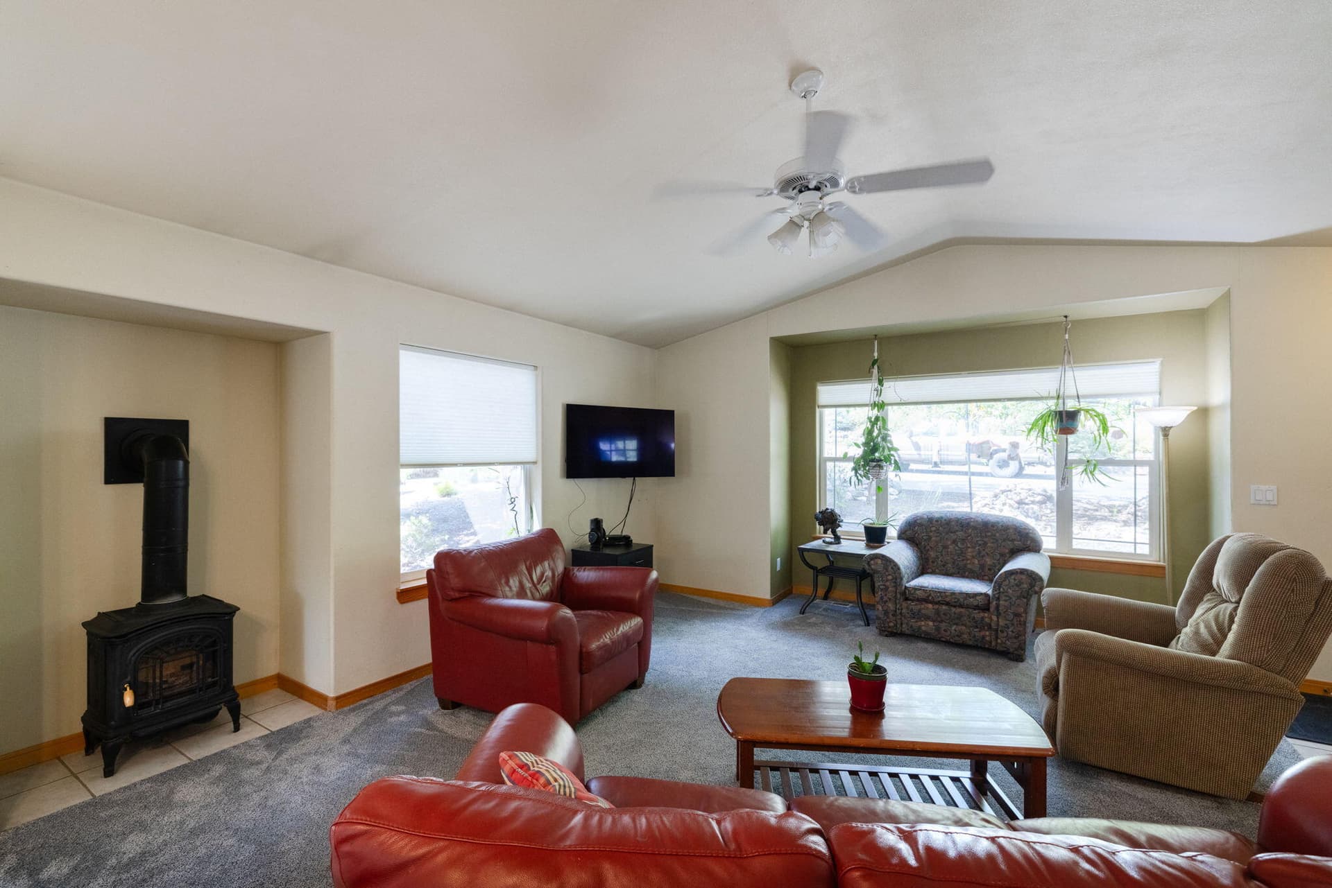 2533 NW Monterey Pines Dr (8 of 28). Photo 4 of 18, 2533 NW Monterey Pines Drive, Bend, OR 97703