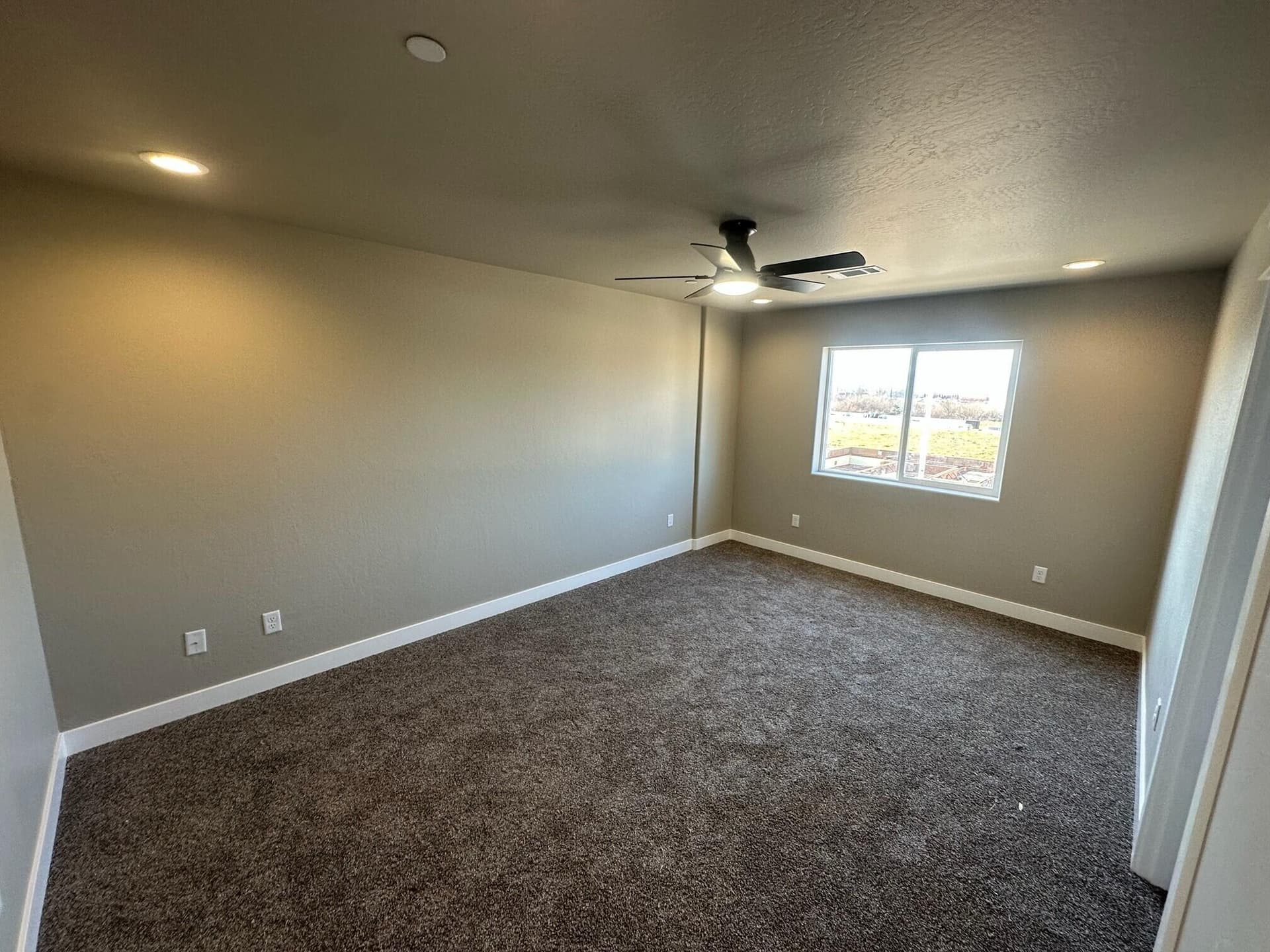 3. Photo 3 of 48, 7422 Denman Court, White City, OR 97503