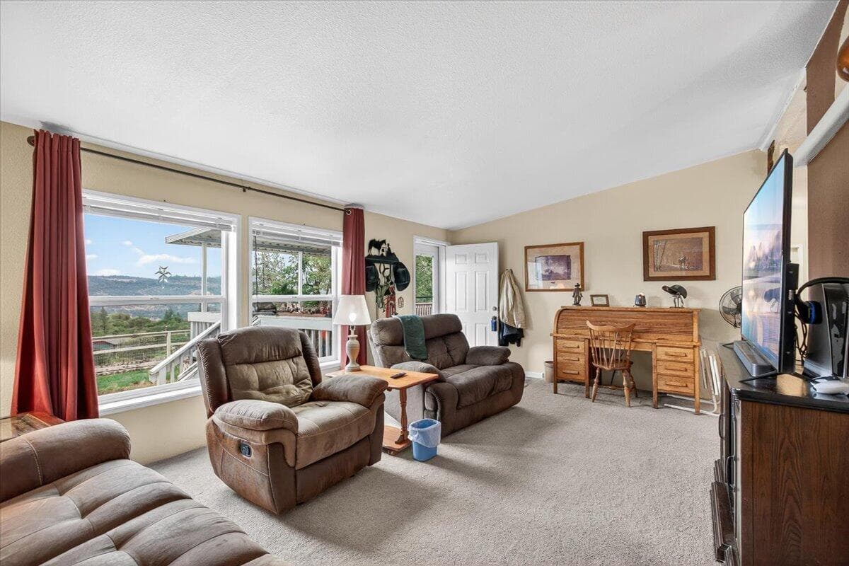 08-8. Photo 5 of 34, 483 Wren Ridge Drive, Eagle Point, OR 97524