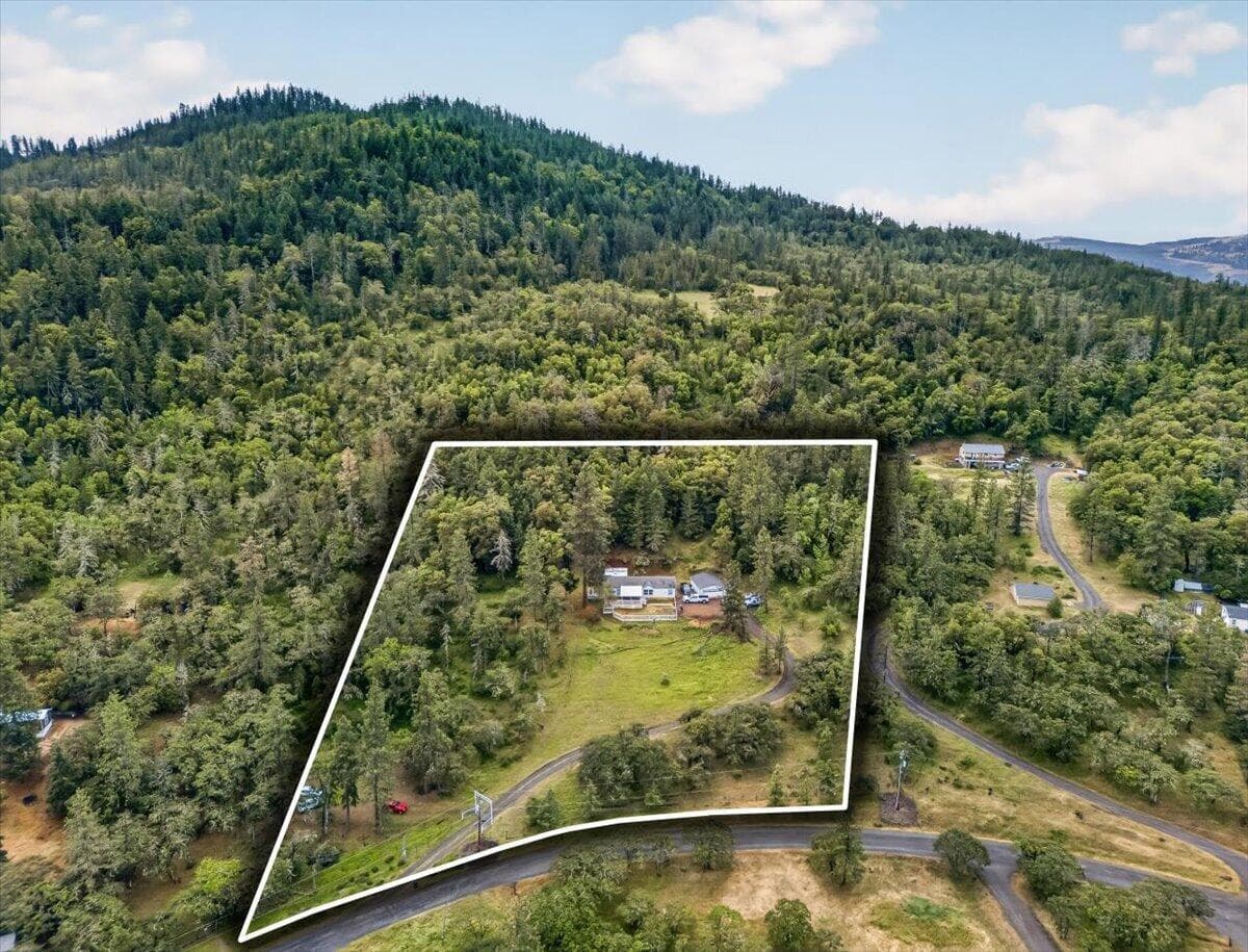 34-34. Photo 1 of 34, 483 Wren Ridge Drive, Eagle Point, OR 97524