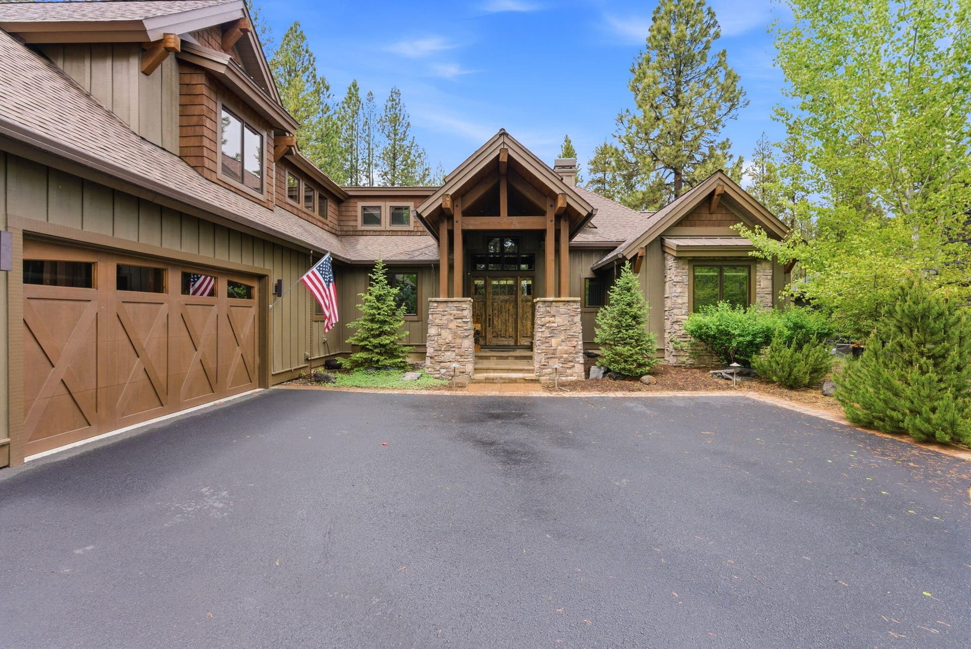 4-web-or-mls-Riley_Visuals_004. Photo 3 of 54, 56346 Fireglass Loop, Bend, OR 97707