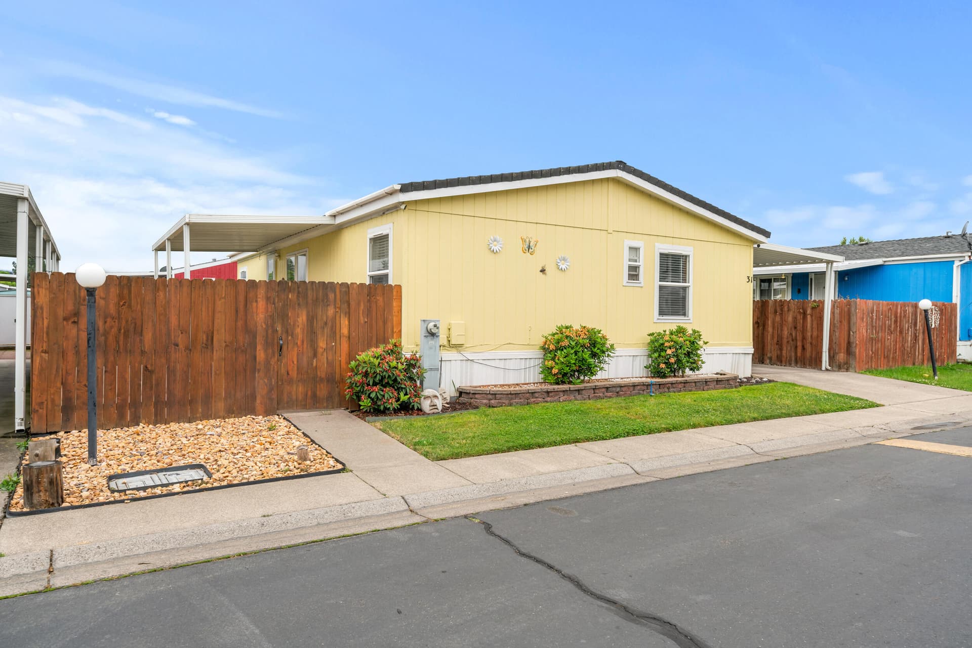 Front view. Photo 1 of 20, 1570 S Peach Street Unit SPC 31, Medford, OR 97501