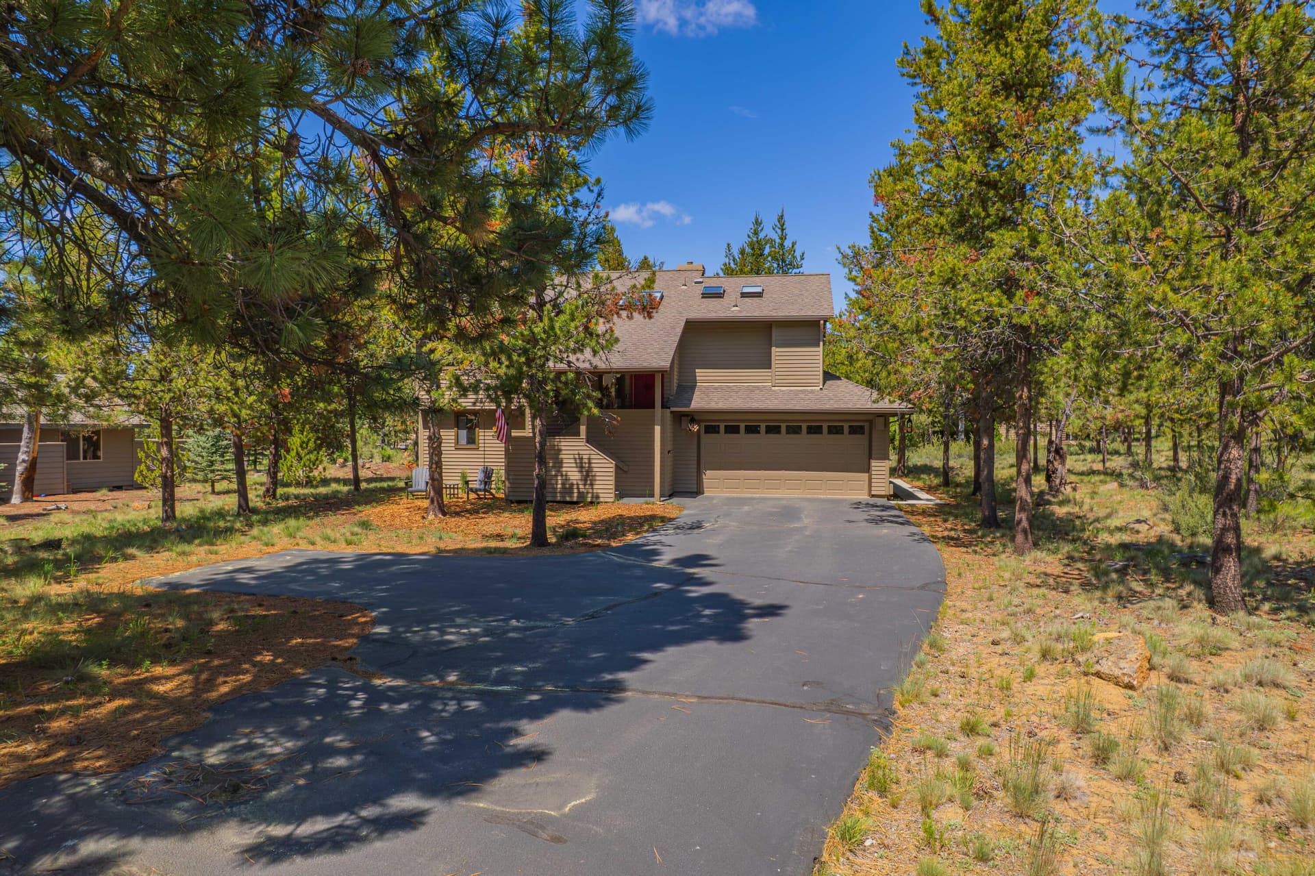 sunriver-home-paved-driveway. Photo 3 of 61, 17916 Sandtrap Lane, Sunriver, OR 97707