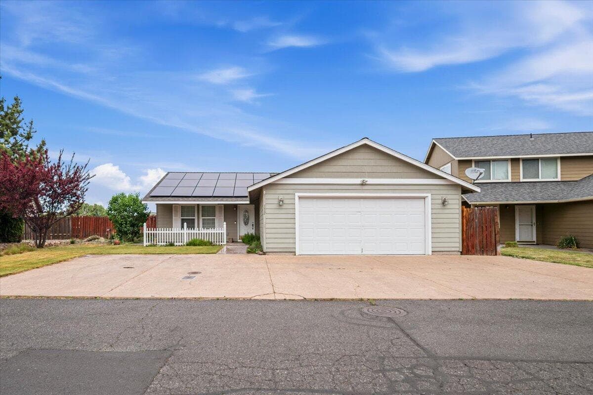 05-512 SE Ponderosa Dr, Madras-5. Photo 2 of 21, 512 SE Ponderosa Drive, Madras, OR 97741