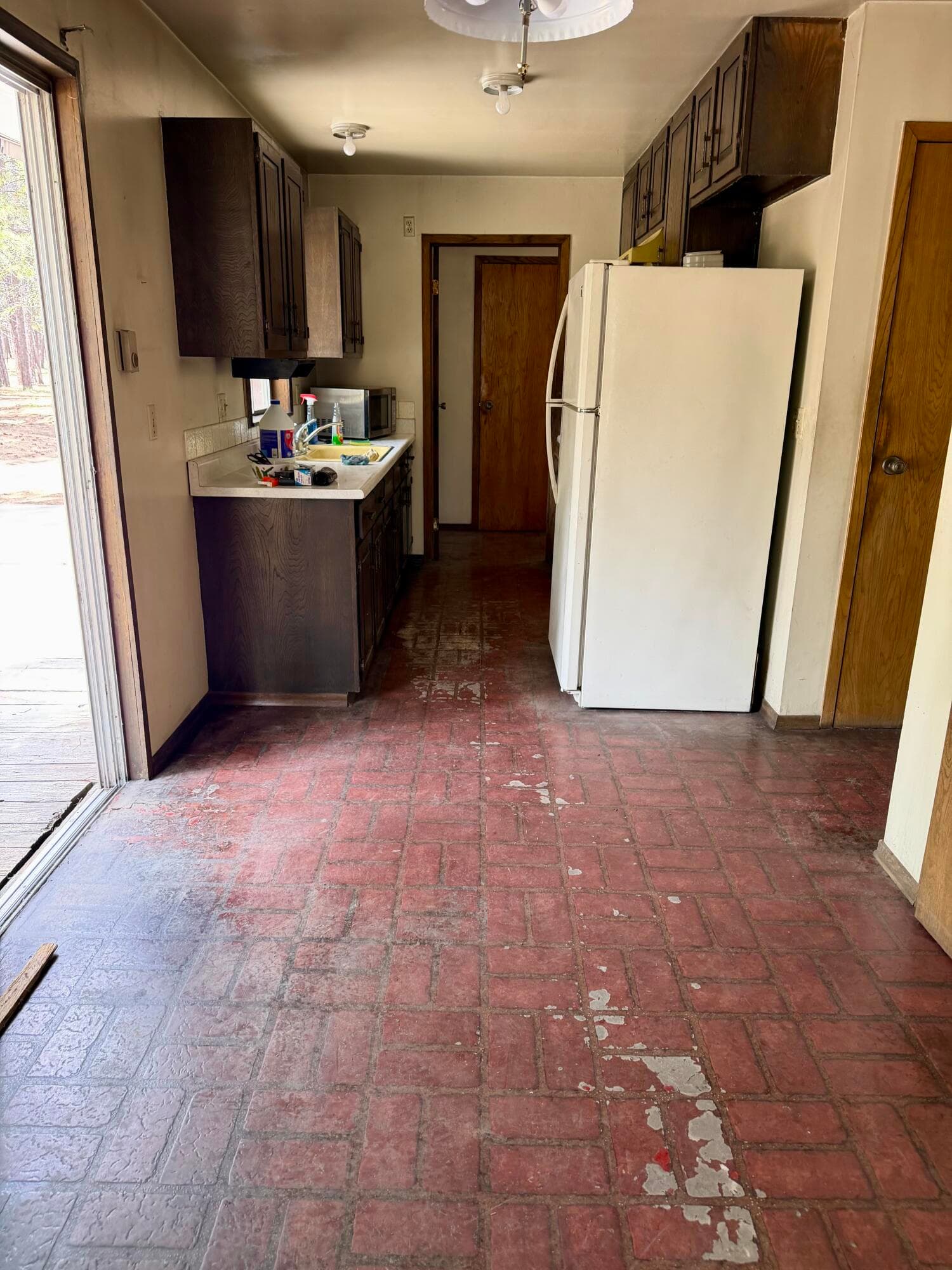 Kitchen. Photo 5 of 26, 24460 Meadow Lane, Sprague River, OR 97639