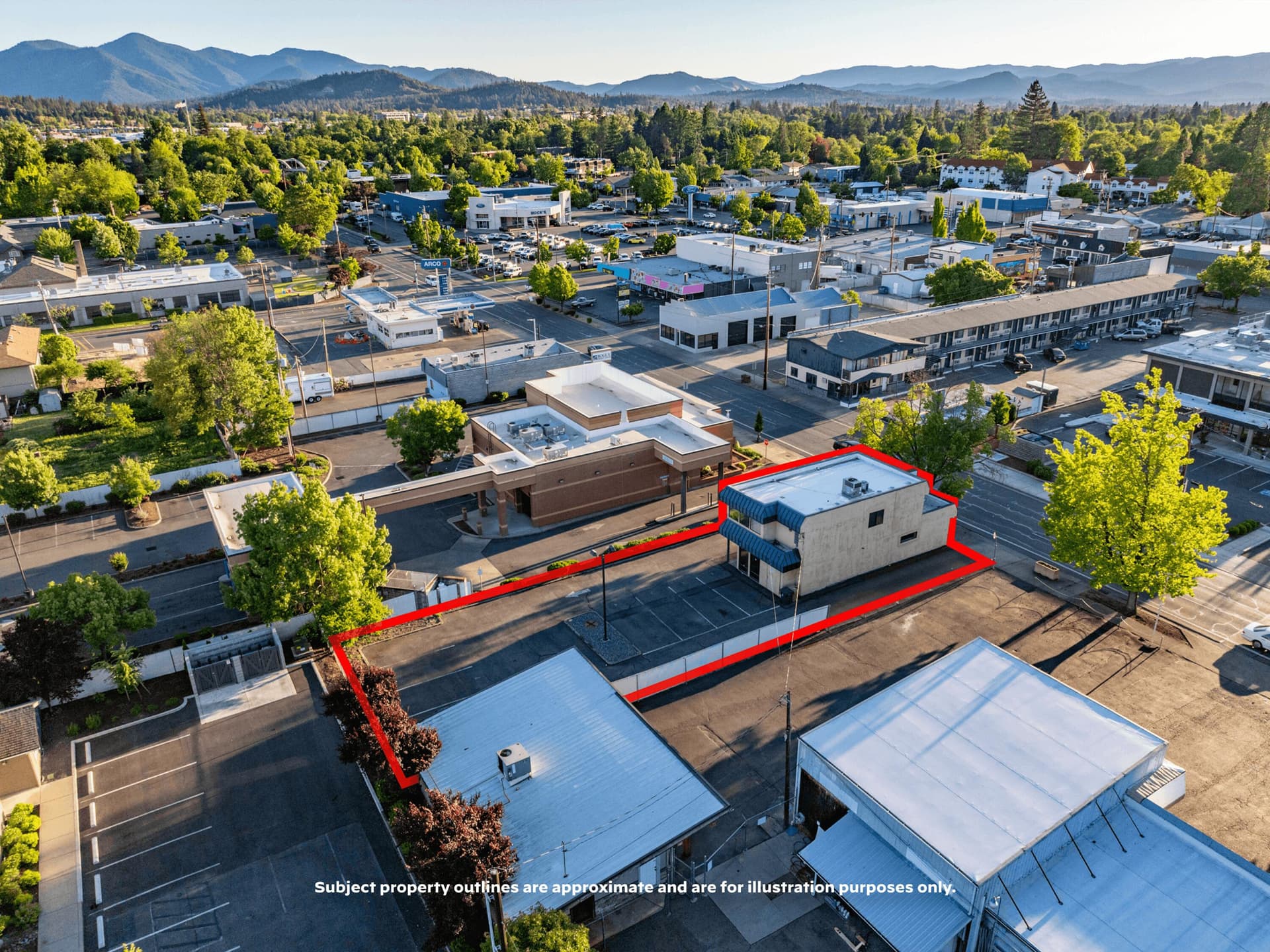 735-04. Photo 4 of 68, 735 SE 7th Street, Grants Pass, OR 97526