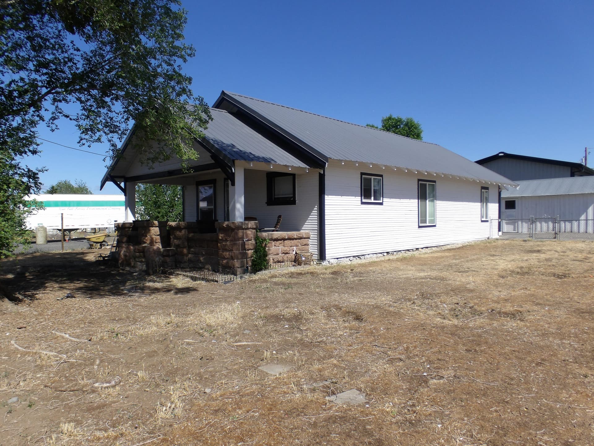 100_0475. Photo 1 of 19, 411 SE Evergreen Avenue, Redmond, OR 97756