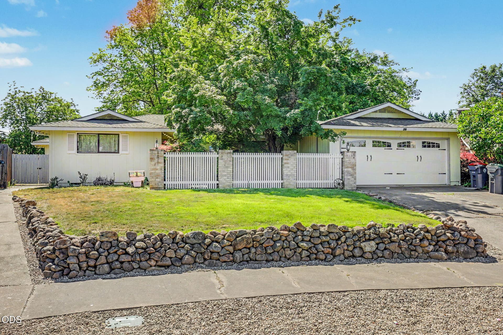 ApxNK00002. Photo 1 of 36, 1448 N Keene Way Drive, Medford, OR 97504