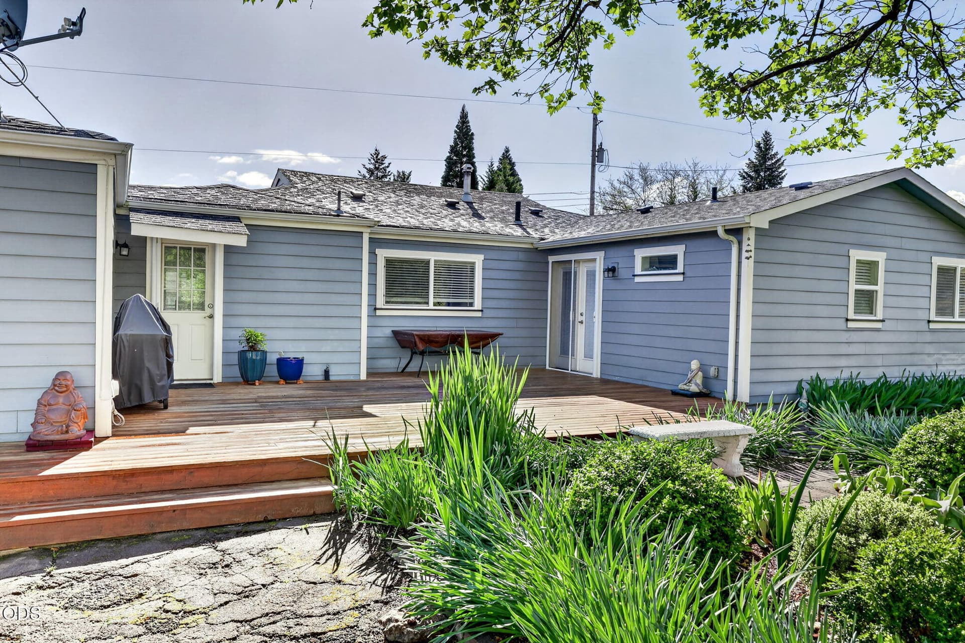 APX_0092. Photo 3 of 43, 2076 Magnolia Avenue, Medford, OR 97501