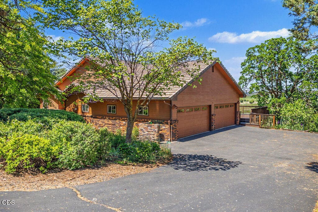 Front of House. Photo 1 of 44, 12065 Kestrel Road, Klamath Falls, OR 97601