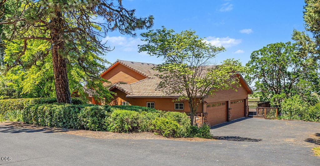 Street View. Photo 3 of 44, 12065 Kestrel Road, Klamath Falls, OR 97601