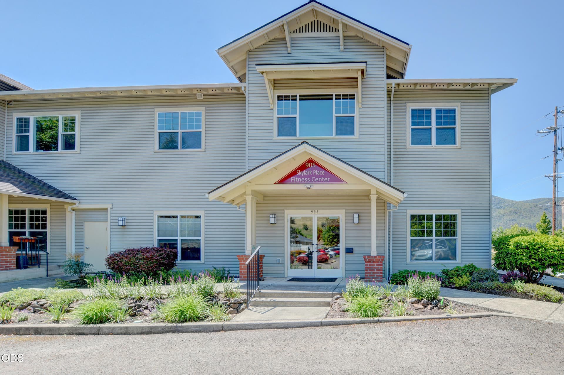 01. Photo 1 of 24, 905 Skylark Place, Ashland, OR 97520