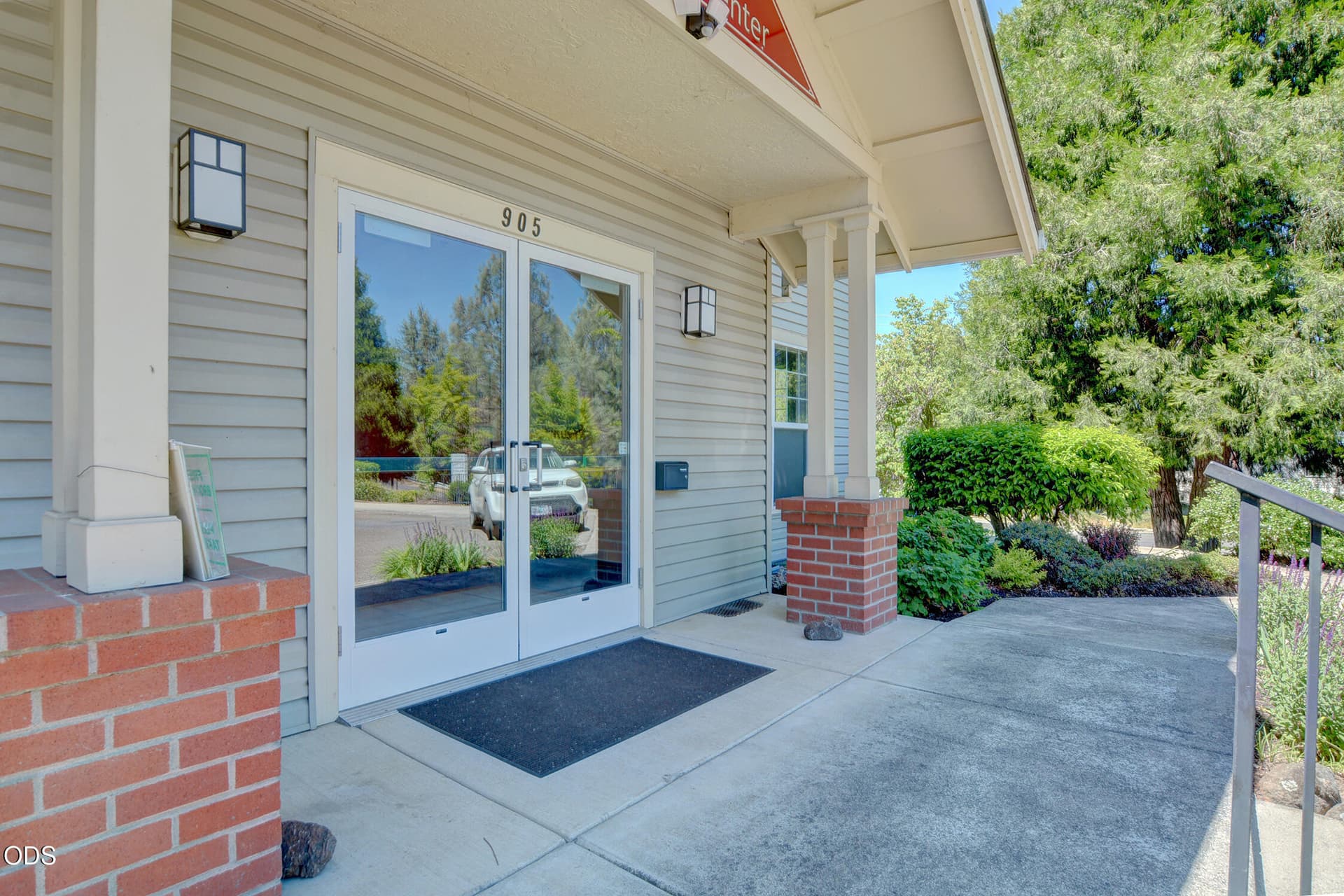 02. Photo 2 of 24, 905 Skylark Place, Ashland, OR 97520