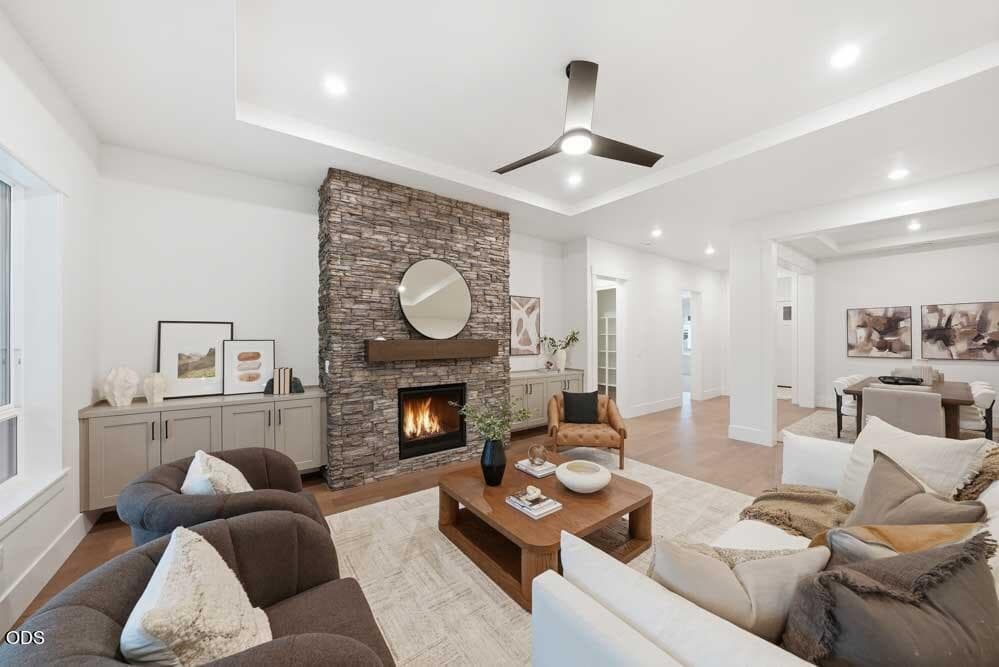 Hero-CL02-Bentley-E-Signature-Great Room. Photo 3 of 13, 1307 NW Ochoa Drive, Bend, OR 97703