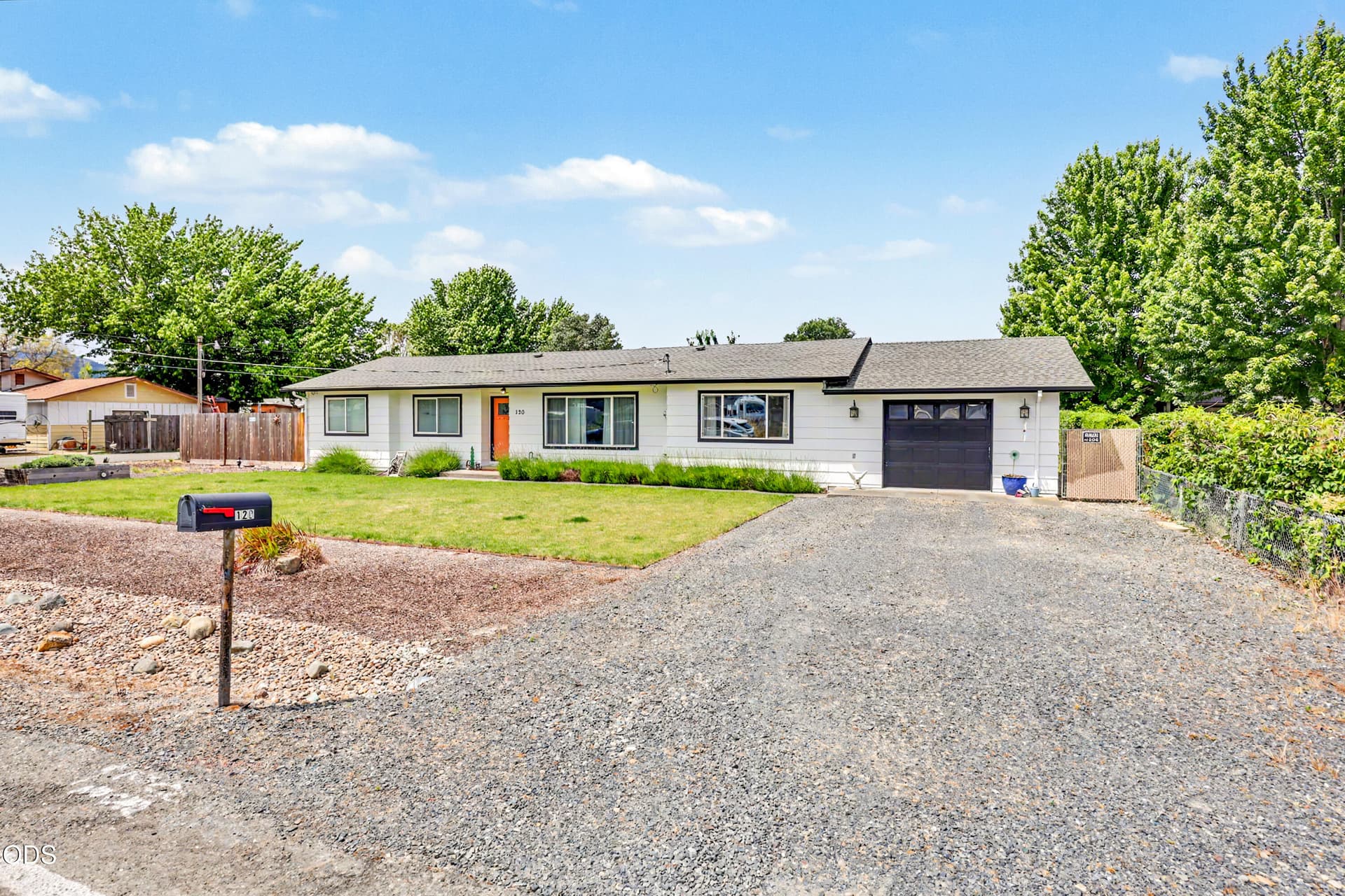 ApxNC00004. Photo 2 of 33, 120 Neila Lane, Grants Pass, OR 97527