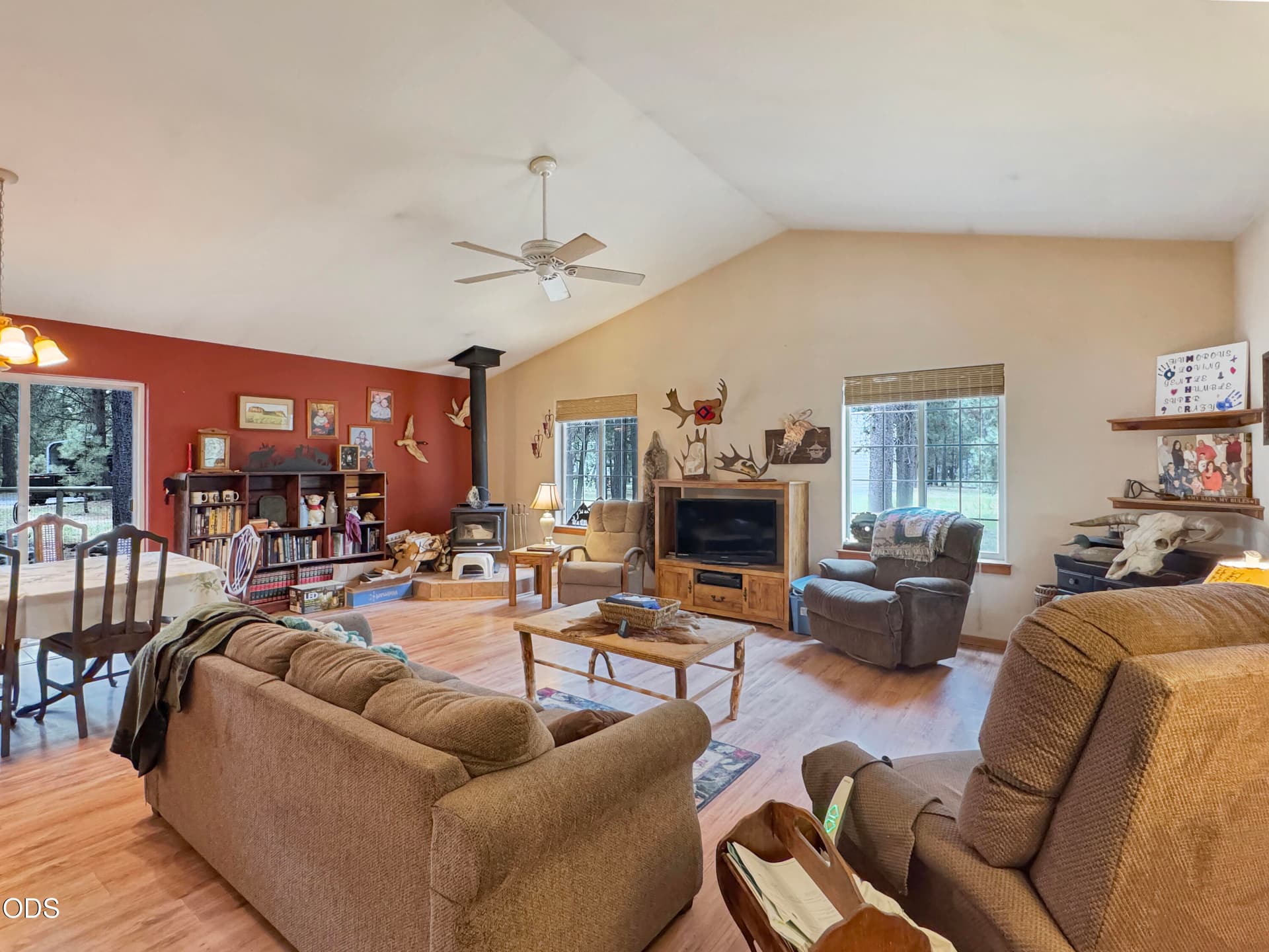 3d75fd74baae7edd7d8d63689125fdd8d26e3fad. Photo 5 of 31, 14735 Peachwood Court, La Pine, OR 97739