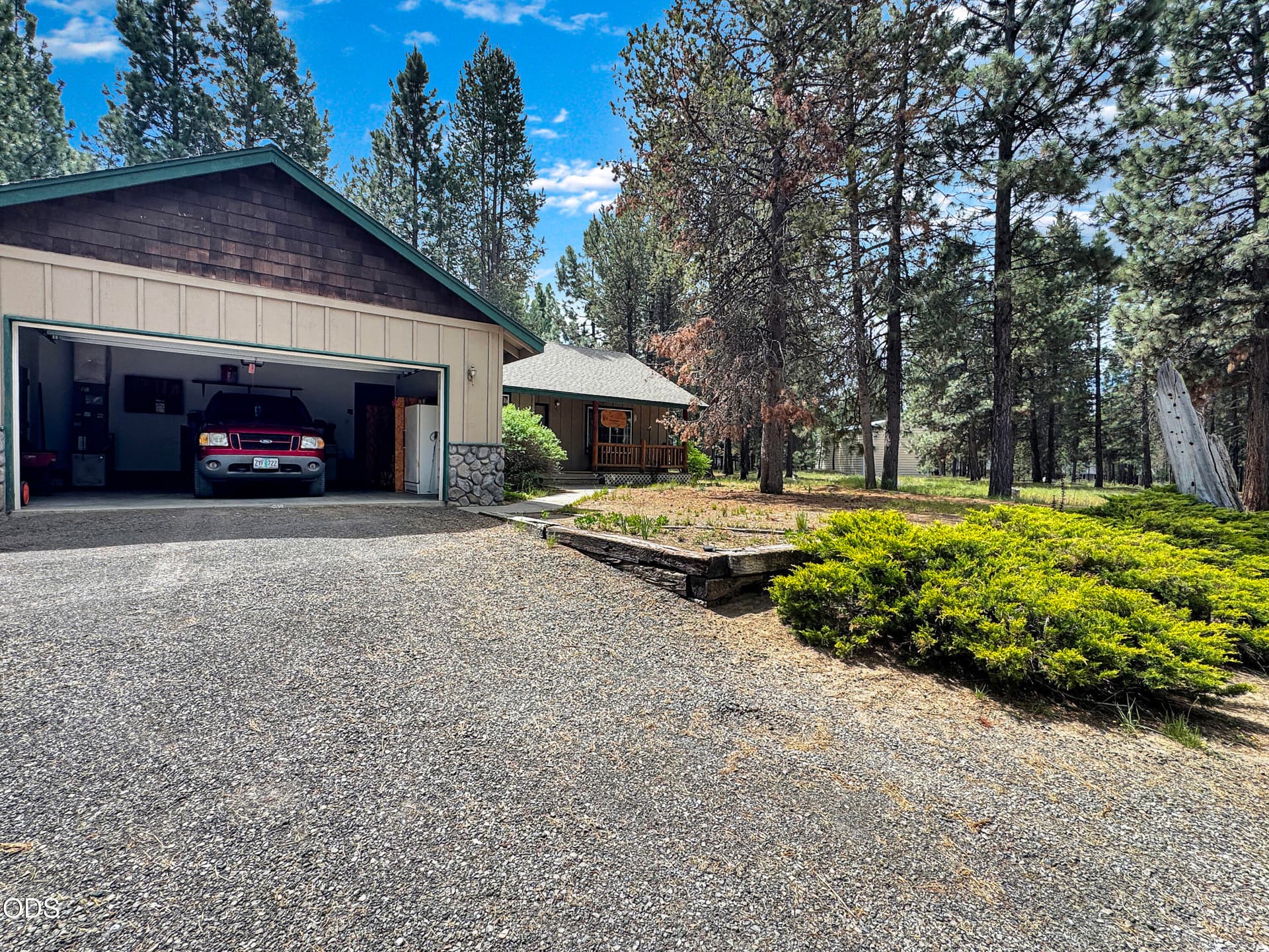 6f4b6eecd406af720fe4a28f95f01df9110bb96a. Photo 4 of 31, 14735 Peachwood Court, La Pine, OR 97739