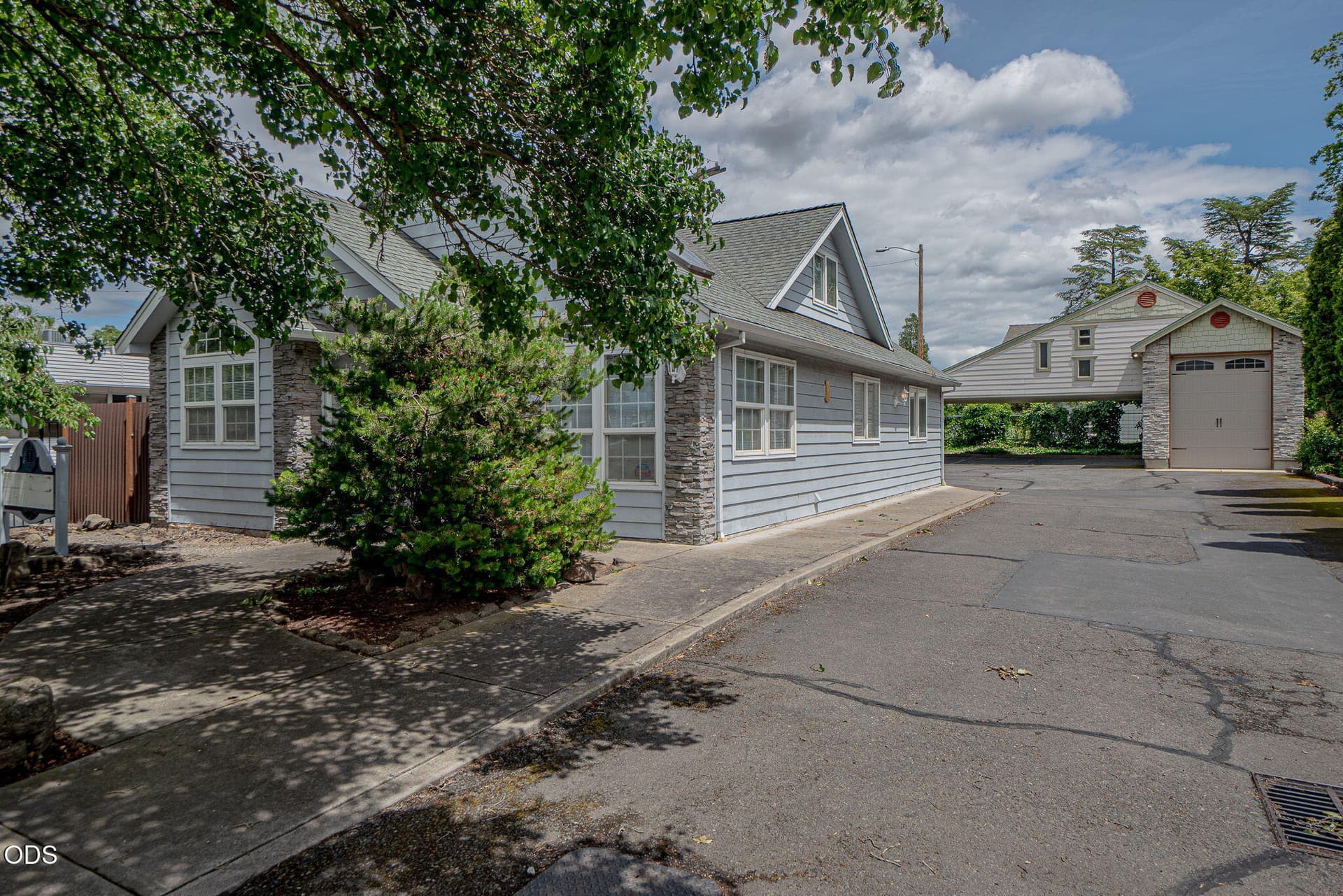 2-web-or-mls-DSC09611-HDR. Photo 1 of 16, 11 Tripp Street, Medford, OR 97504