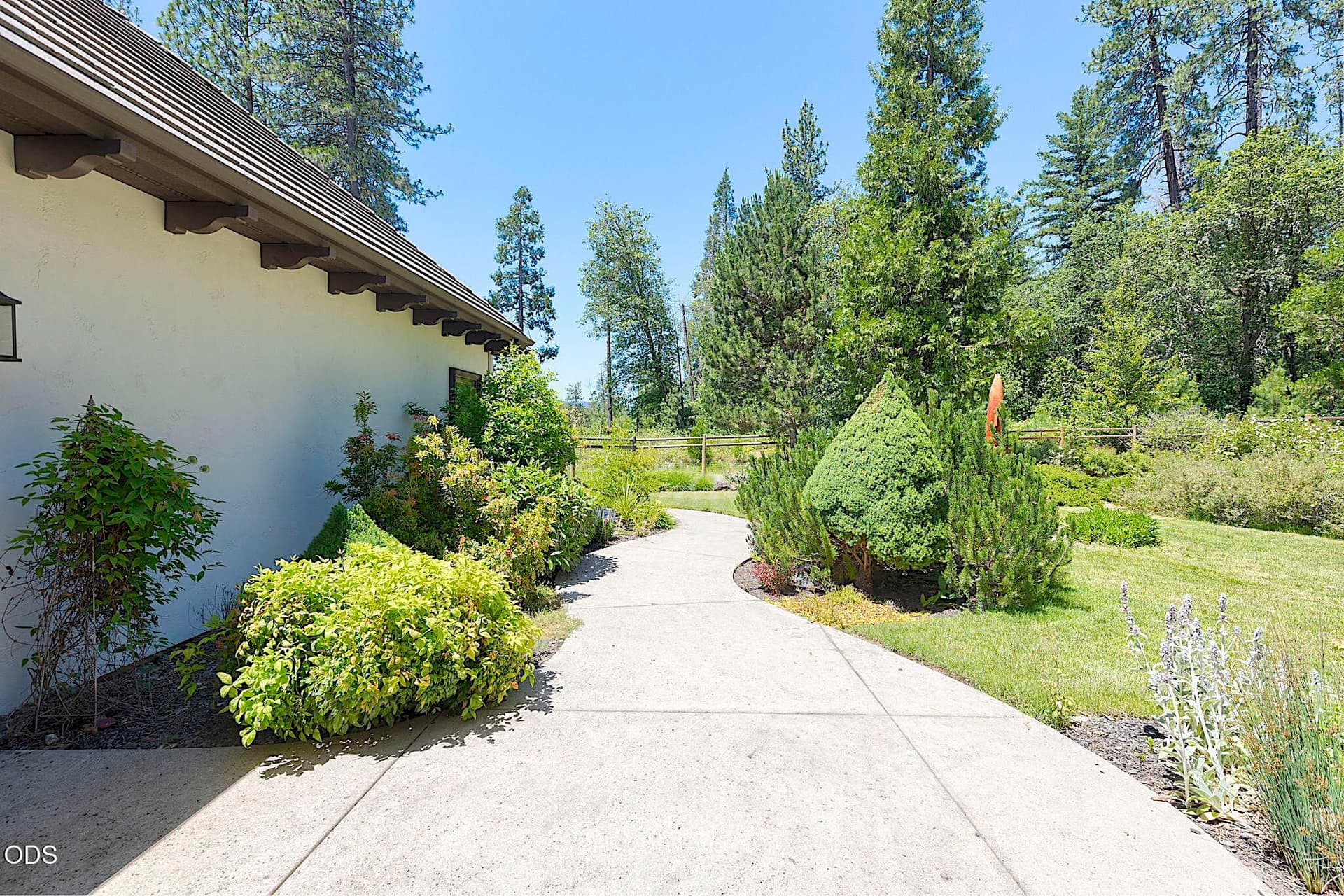 77-web-or-mls-903-nicklaus-point-ln. Photo 5 of 88, 903 Nicklaus Point Lane, Grants Pass, OR 97526