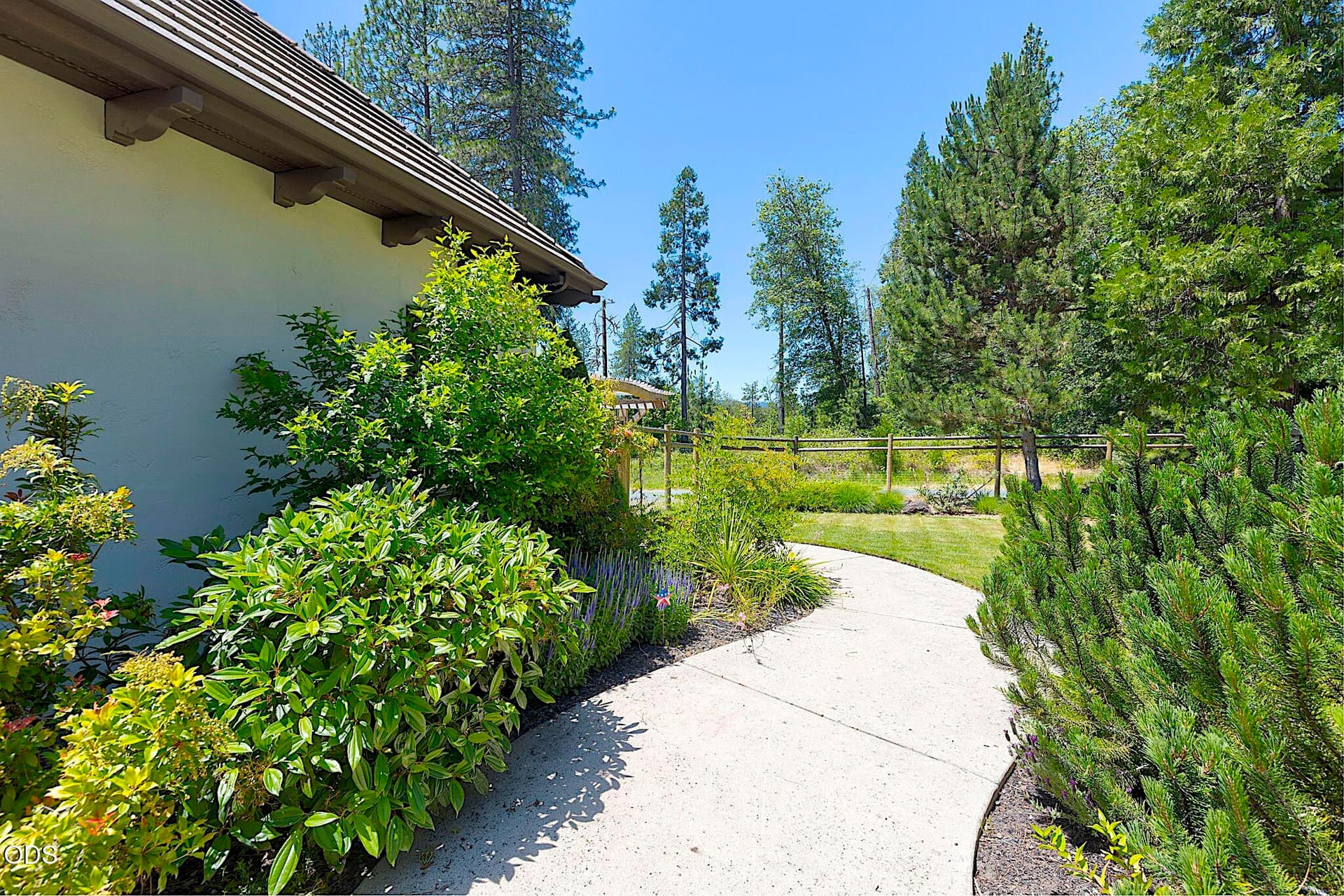 80-web-or-mls-903-nicklaus-point-ln. Photo 4 of 88, 903 Nicklaus Point Lane, Grants Pass, OR 97526